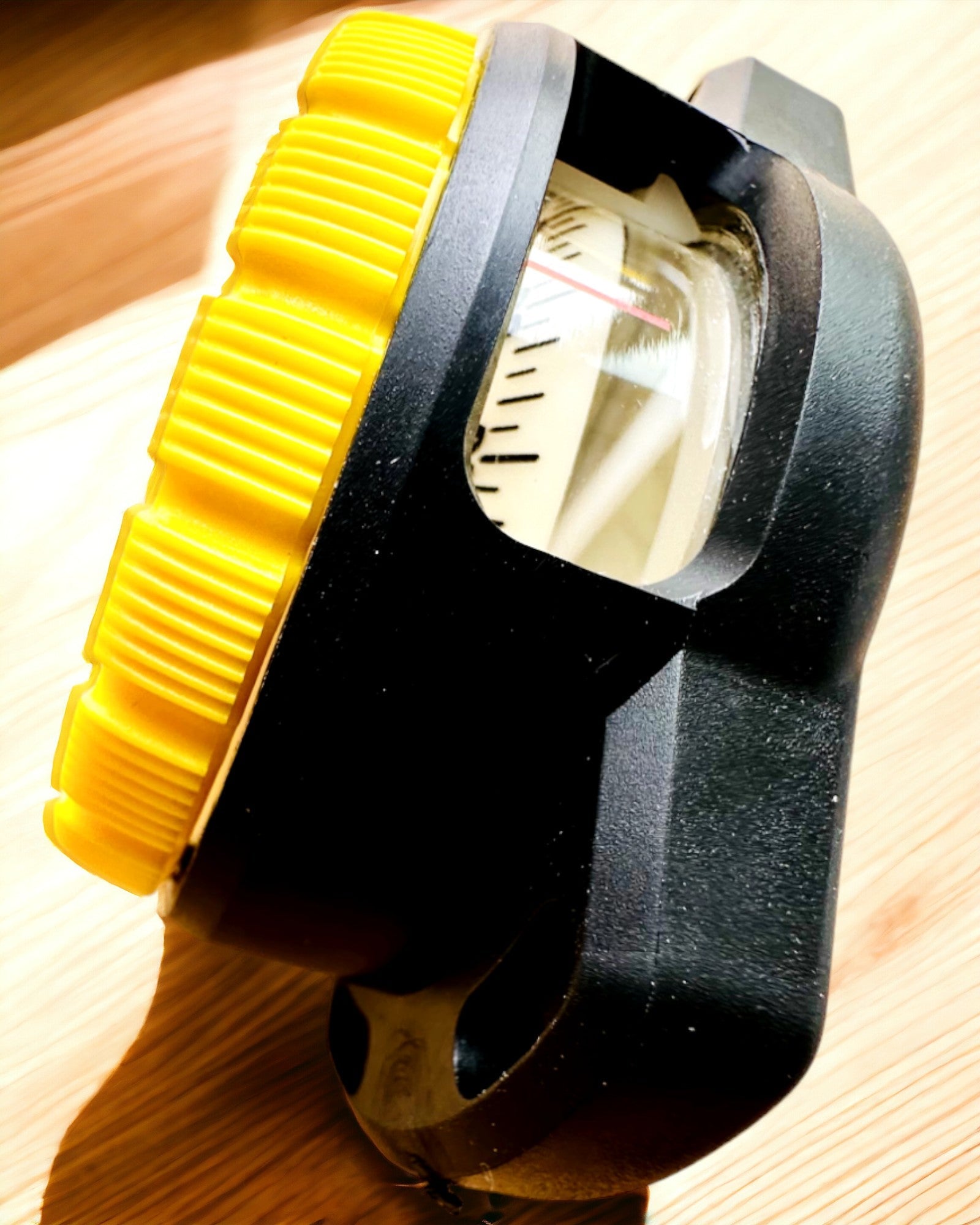 Компас для дайвінгу AquaGuide - водонепроникний компас з люмінесцентною функцією та еластичним ремінцем, можливість персоналізації