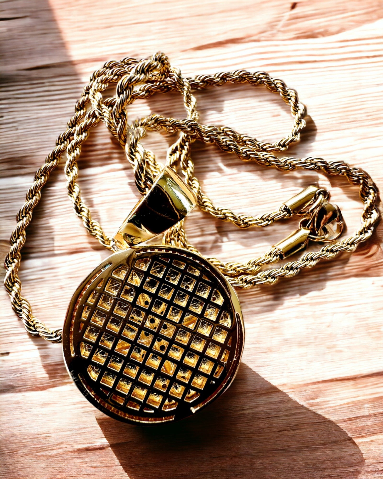 "Кулон з підвіскою у вигляді компаса в стилі гламур з цирконіями для жінок і чоловіків - золотий колір, гравірування"