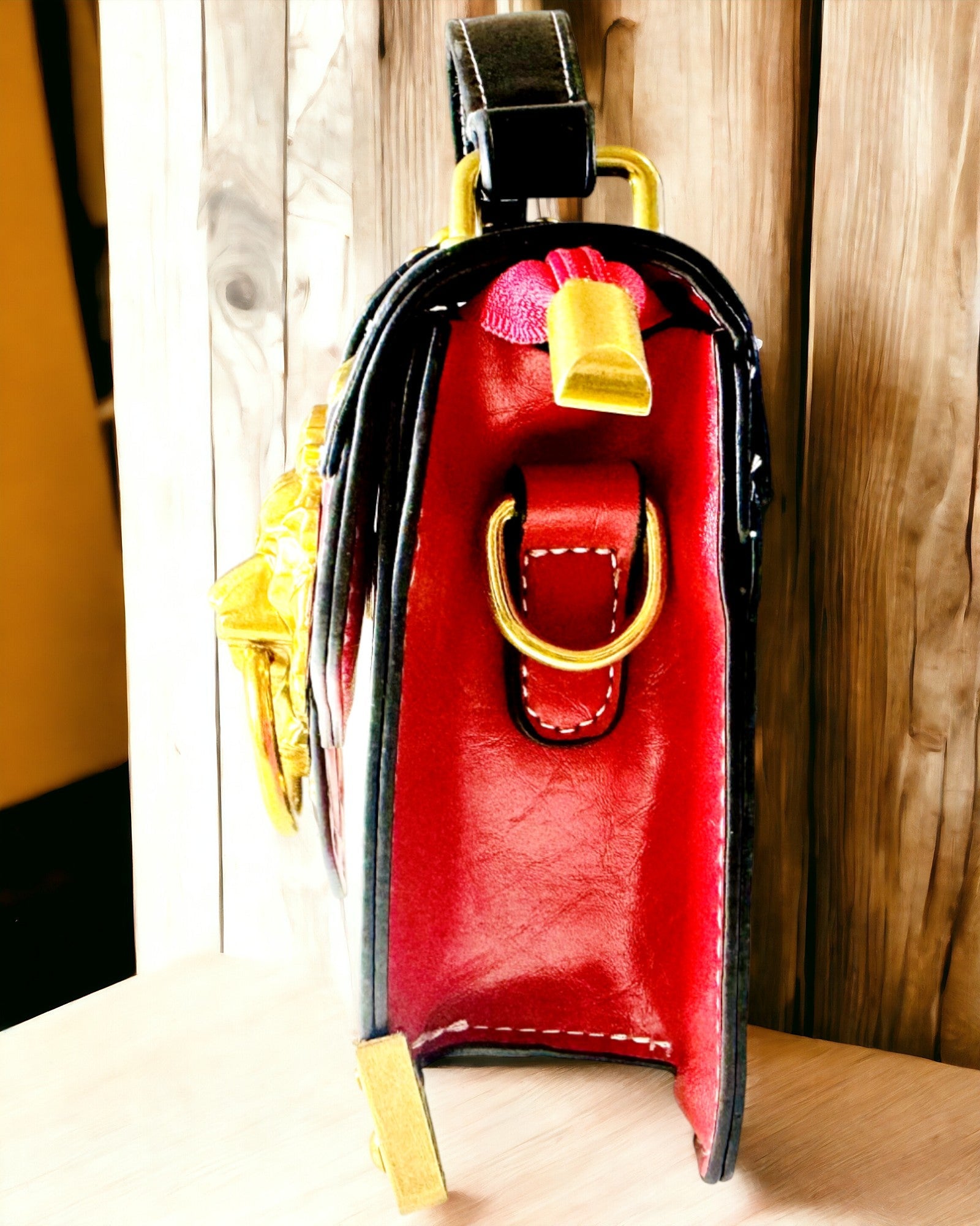 "Królewski Ryk" Kvadrātveida Plecu Soma ar Lauvas Galvu