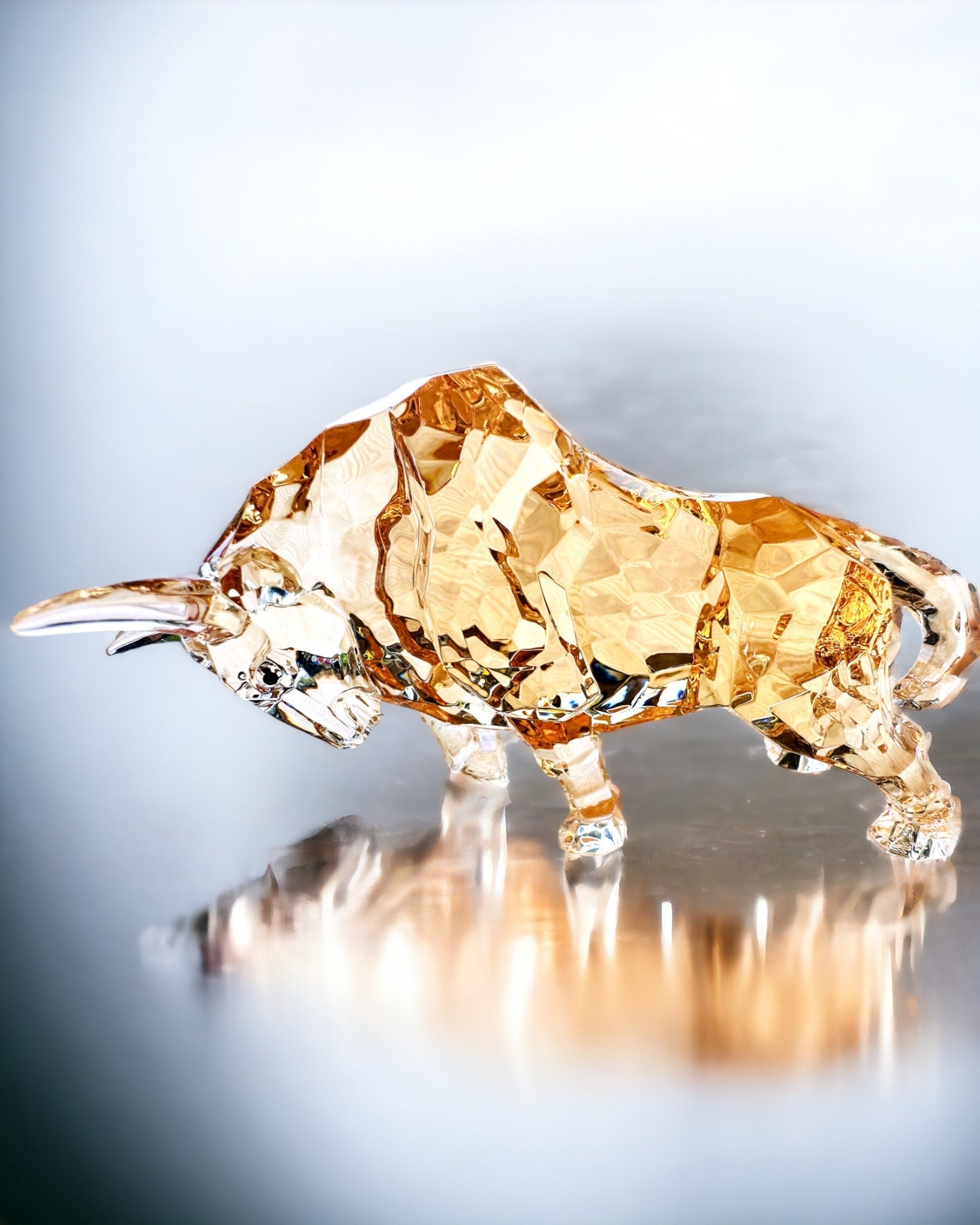 Статуя "Złoty Byk" з смоли, прозорий дизайн, можливість персоналізації