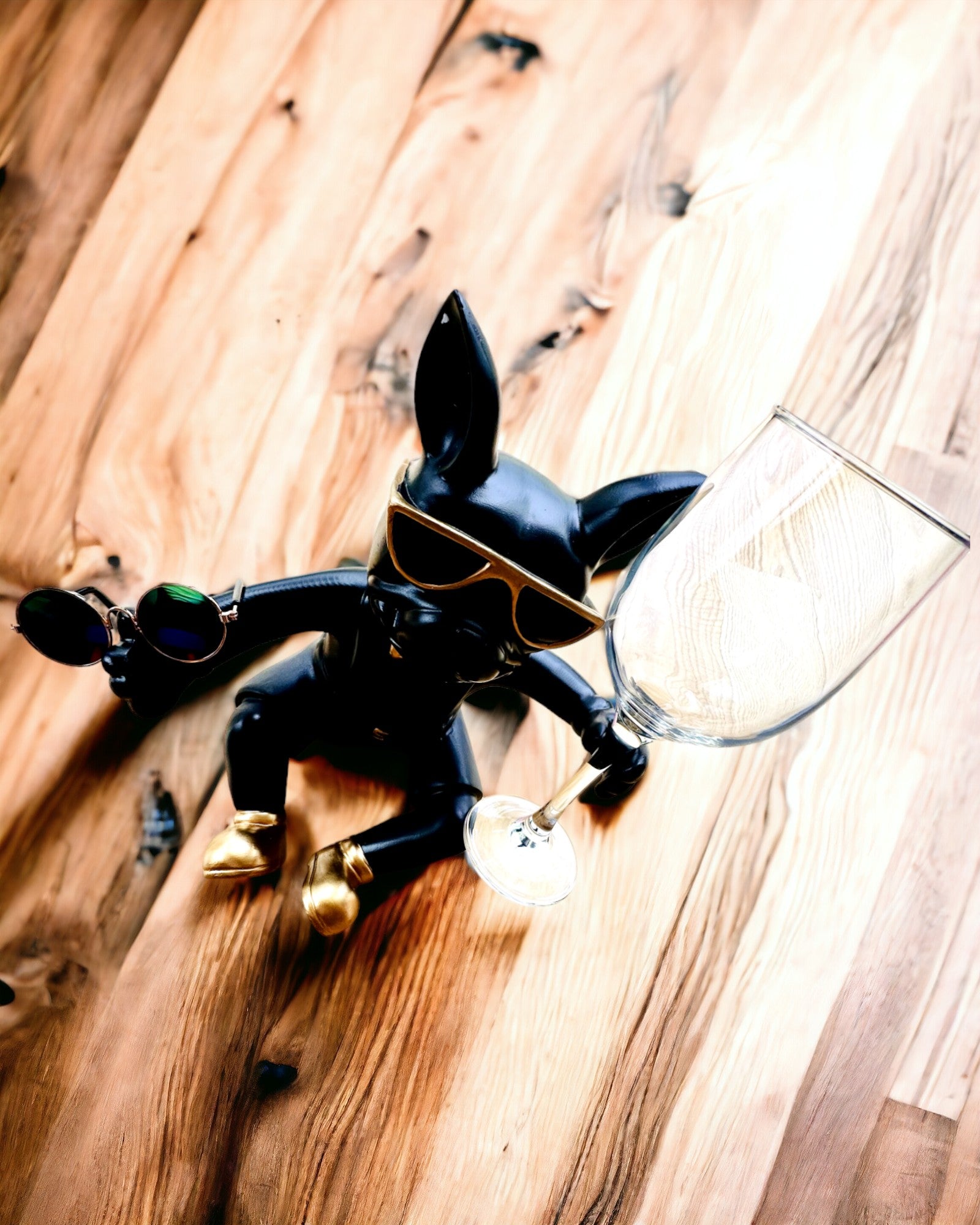 Ekskluzivna figura "Stilski Bulldog", crne boje, stalak za čašu vina ili šampanjca, personalizacija gravurom