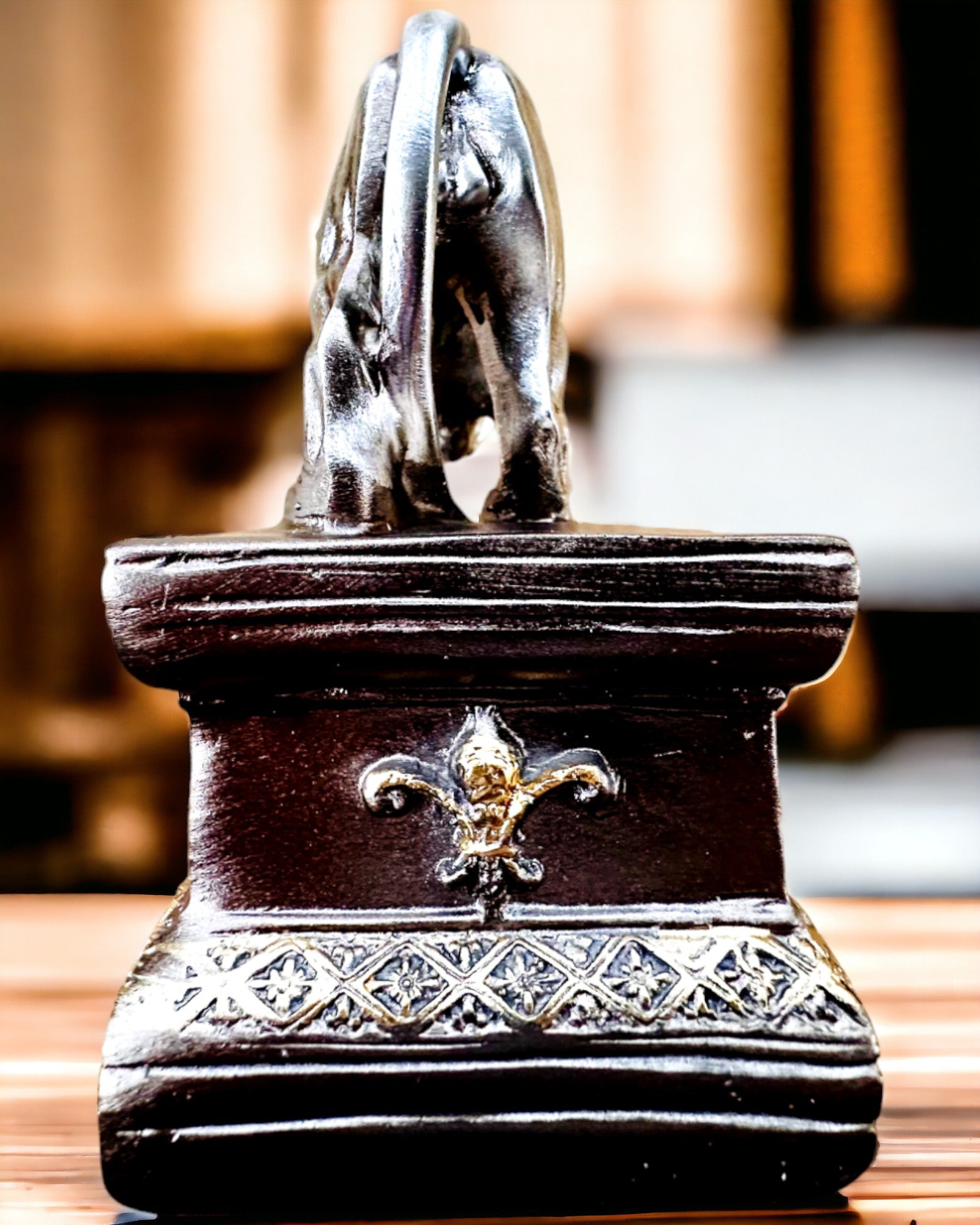 „Lwi Strażnik – Figurină cu Posibilitate de Gravare”