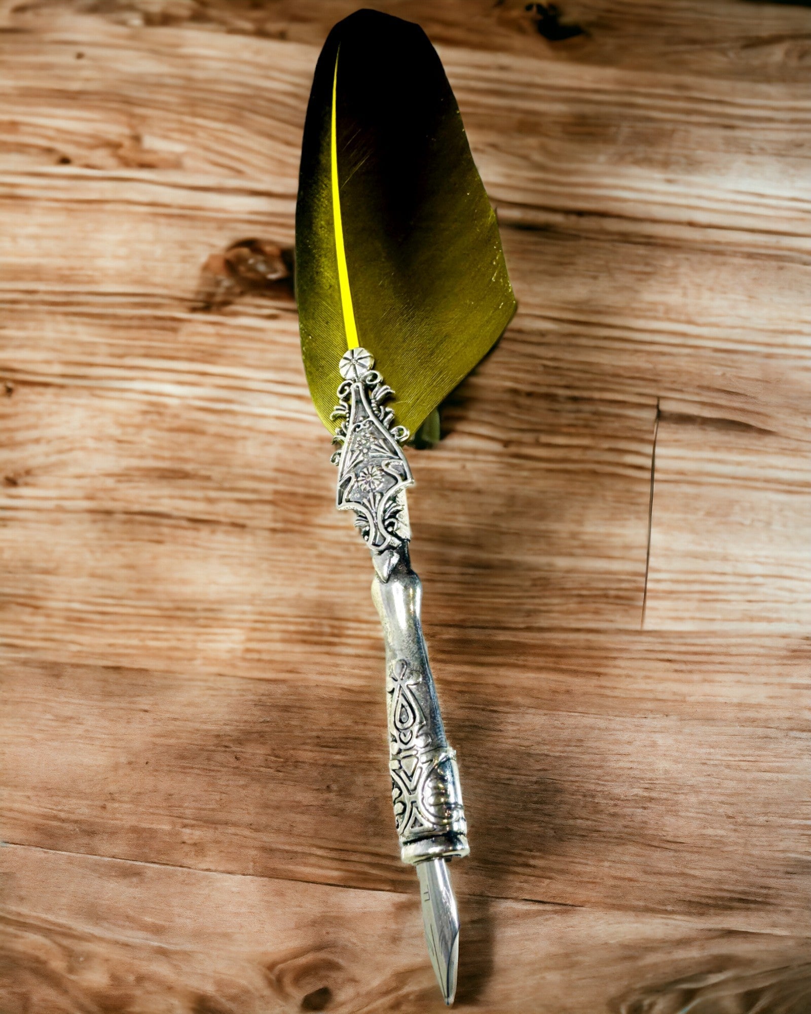 Vintage Calligraphy Pen with Natural Goose Feather – Ideal Gift for Mother's Day or Teacher's Day. Engraving