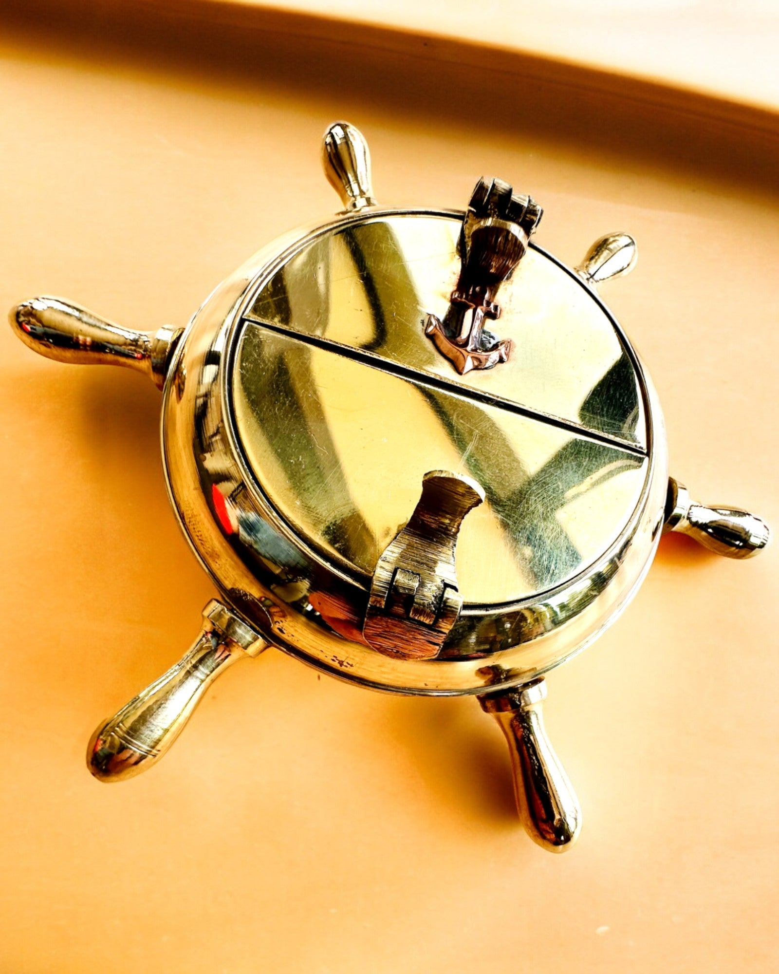 Капітанська латунна попільничка - можливість персоналізації подарунка гравіюванням, ручна робота