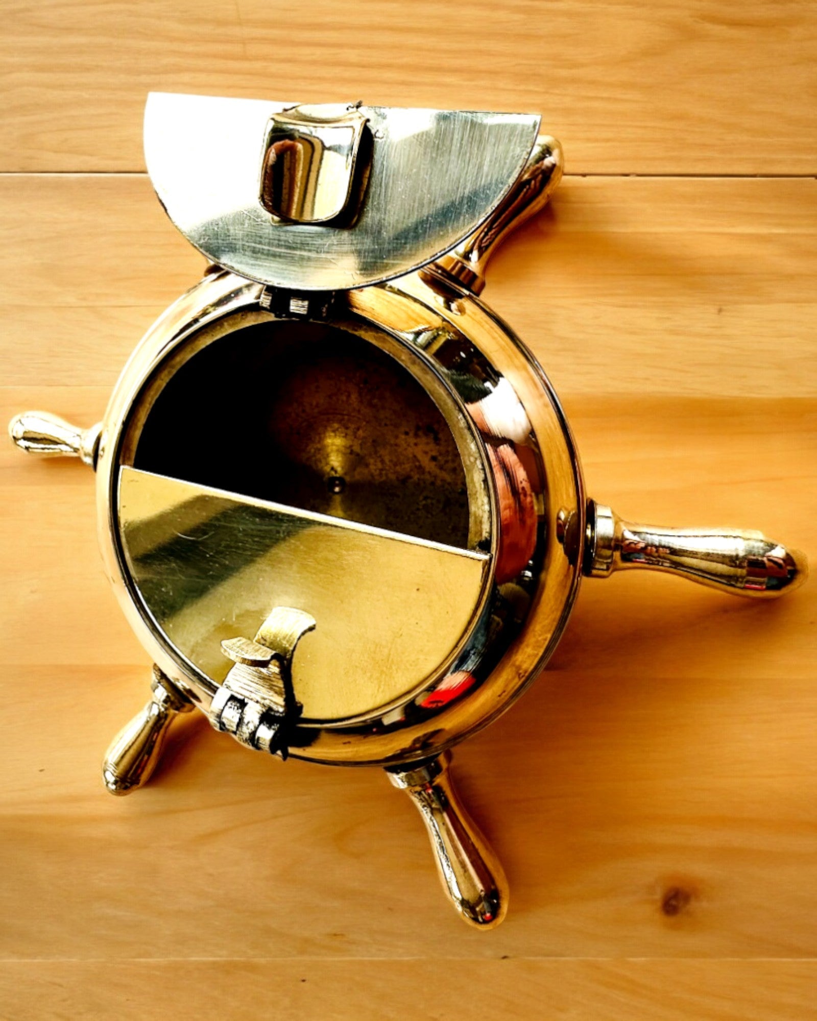 Капітанська латунна попільничка - можливість персоналізації подарунка гравіюванням, ручна робота