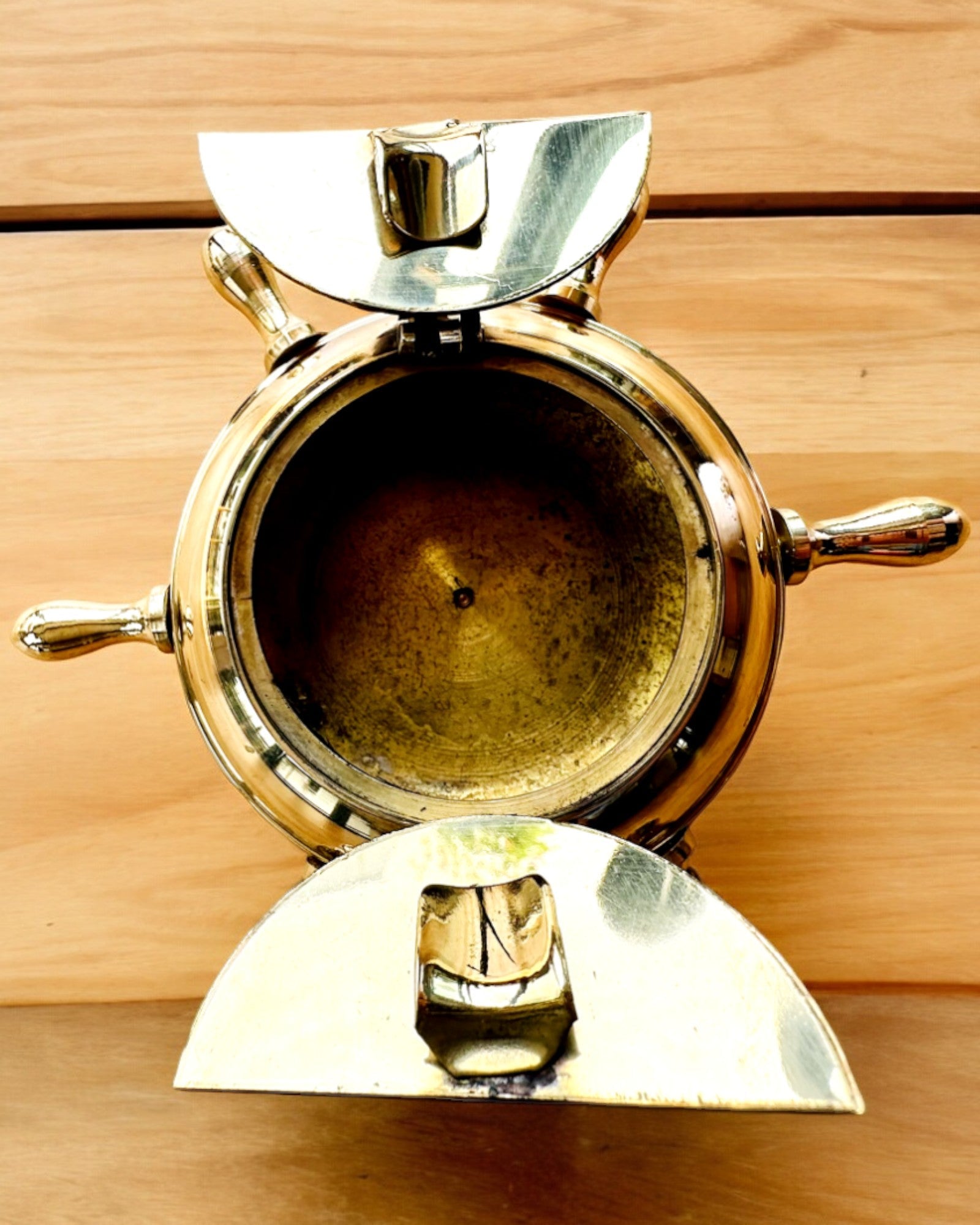 Капітанська латунна попільничка - можливість персоналізації подарунка гравіюванням, ручна робота