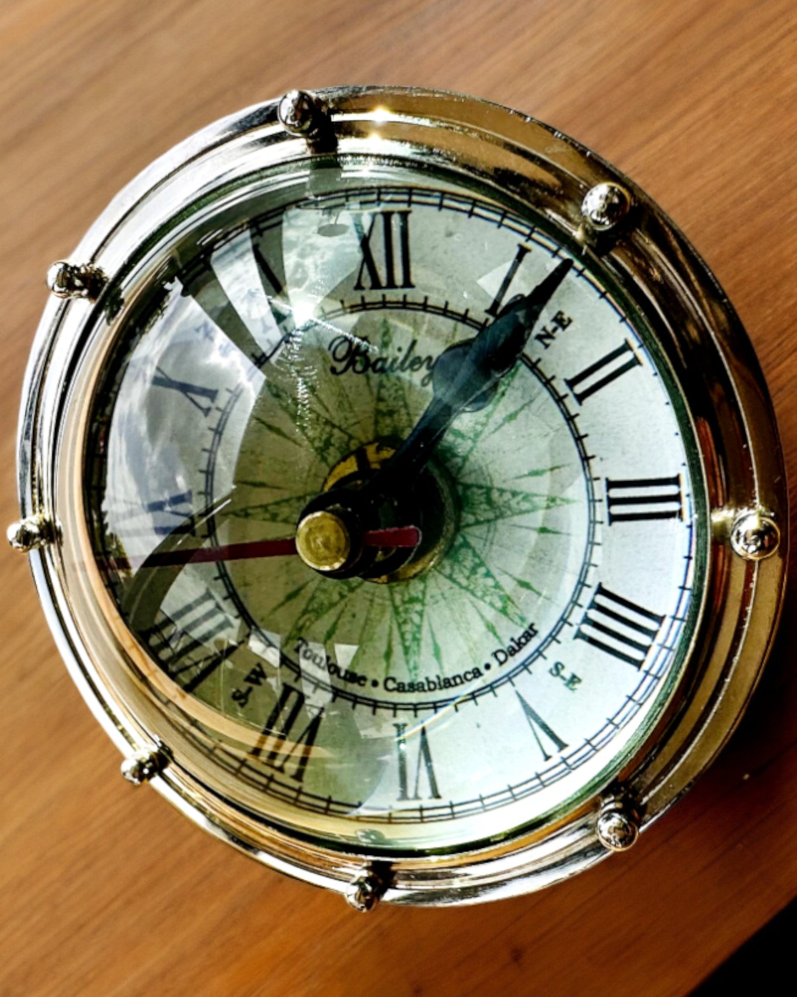 Bailey Compass Clock - Ceas Elegant cu Motiv de Busolă cu Posibilitate de Gravare