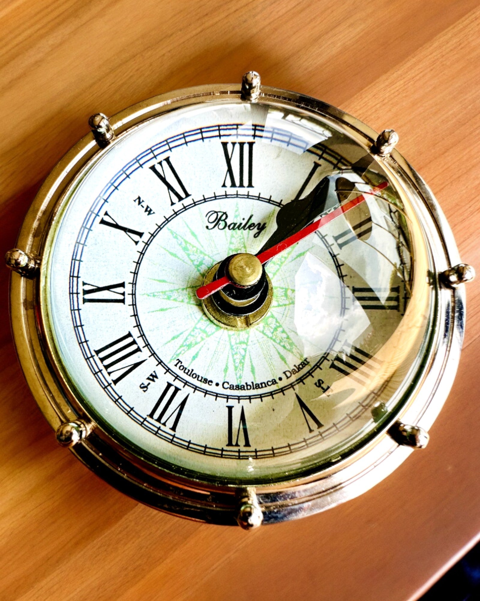 Bailey Compass Clock - Ceas Elegant cu Motiv de Busolă cu Posibilitate de Gravare