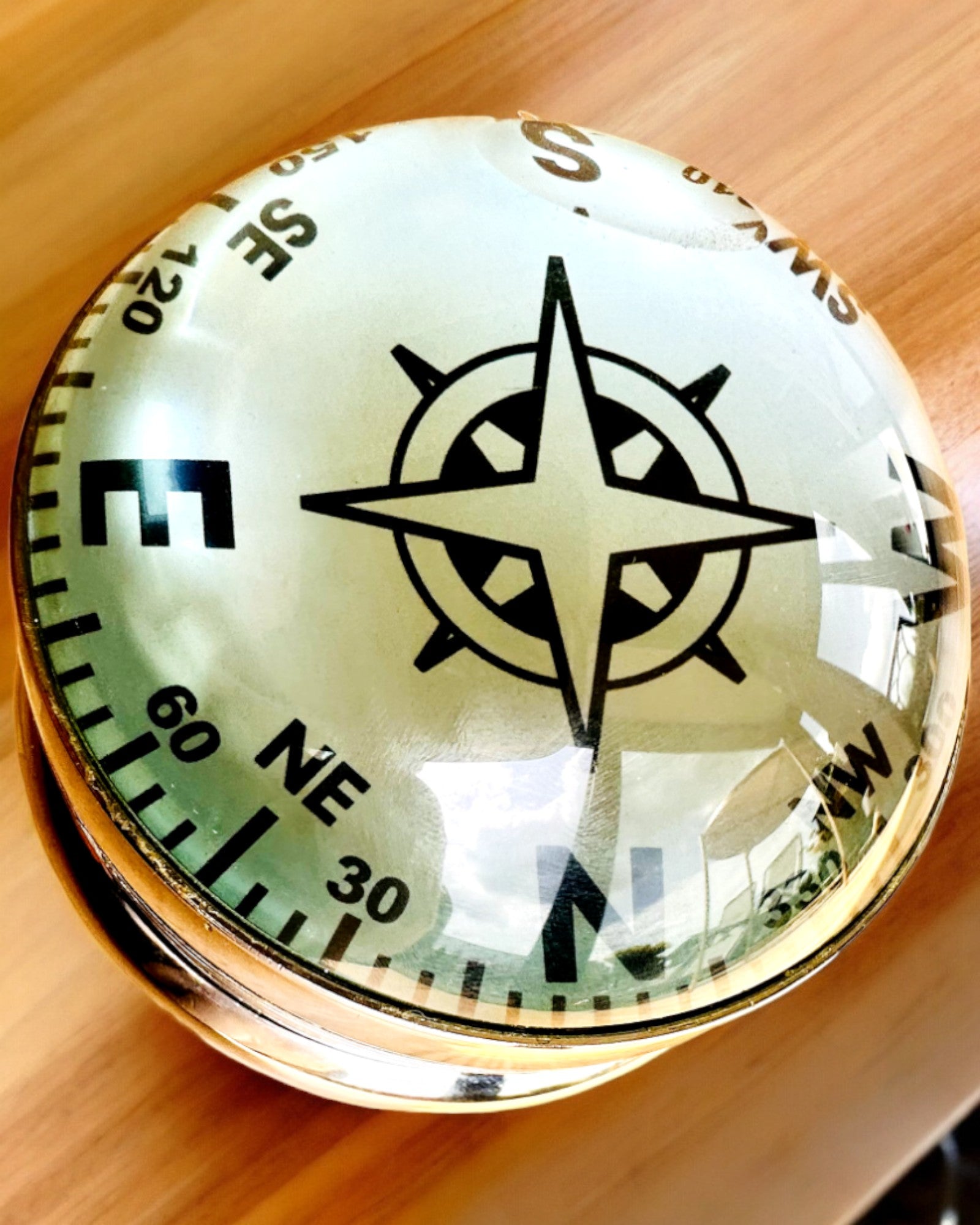 Bailey Compass Clock - Ceas Elegant cu Motiv de Busolă cu Posibilitate de Gravare