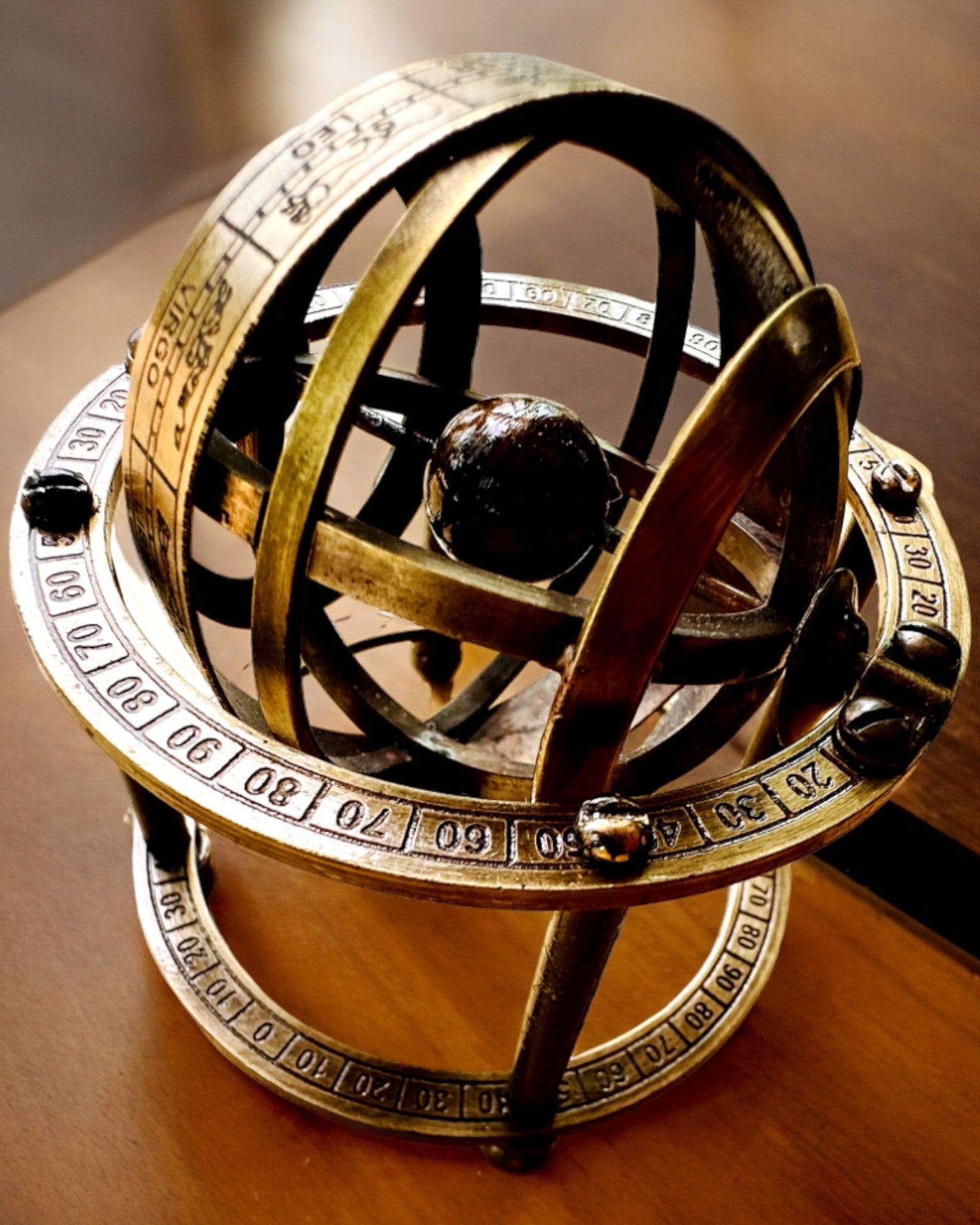 Astronomski sat „Kosmička Harmonija” - mogućnost personalizacije gravurom
