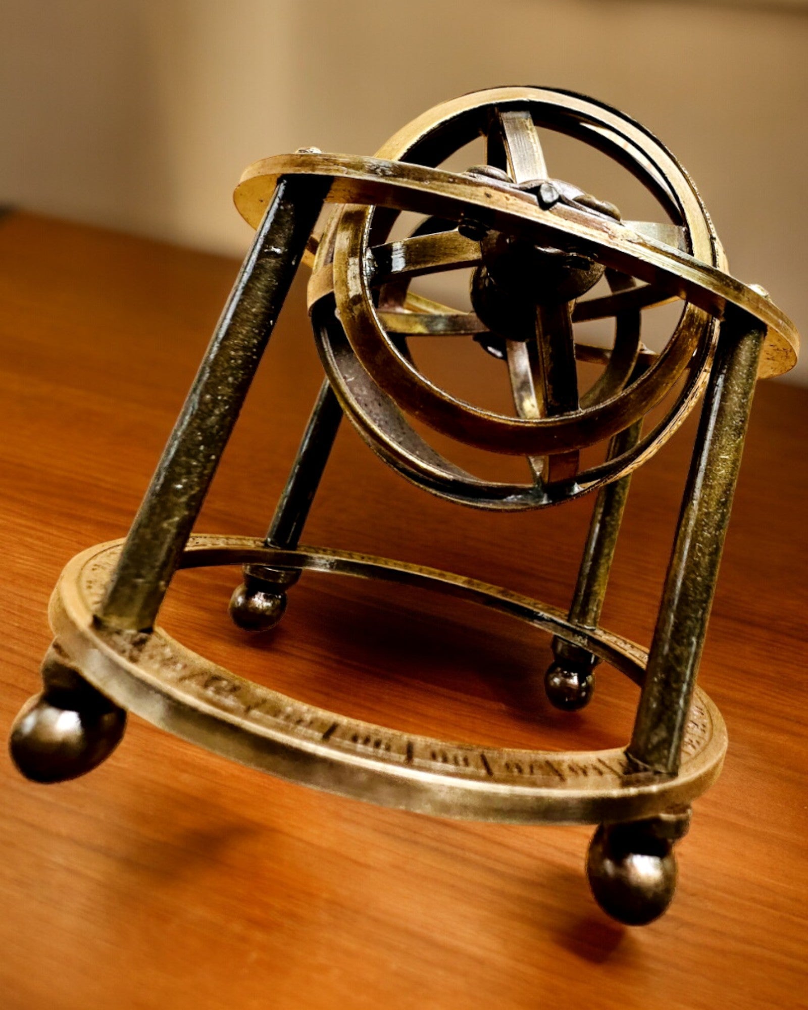 Astronomski sat „Kosmička Harmonija” - mogućnost personalizacije gravurom