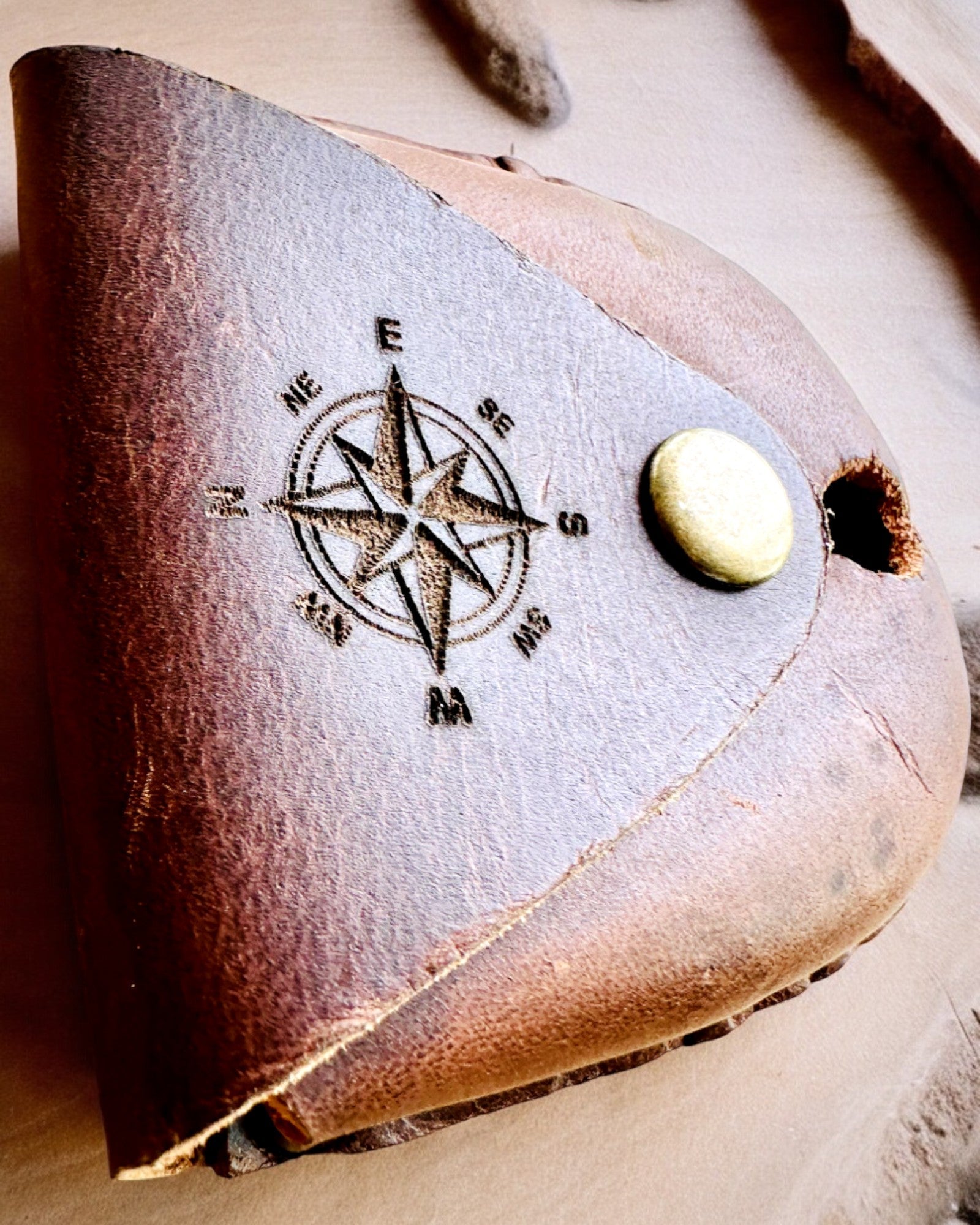 Odinis dėklas „Odkrywca“ - kompaktiškam kompasui arba kišeniniam laikrodžiui - galimybė personalizuoti graviravimu