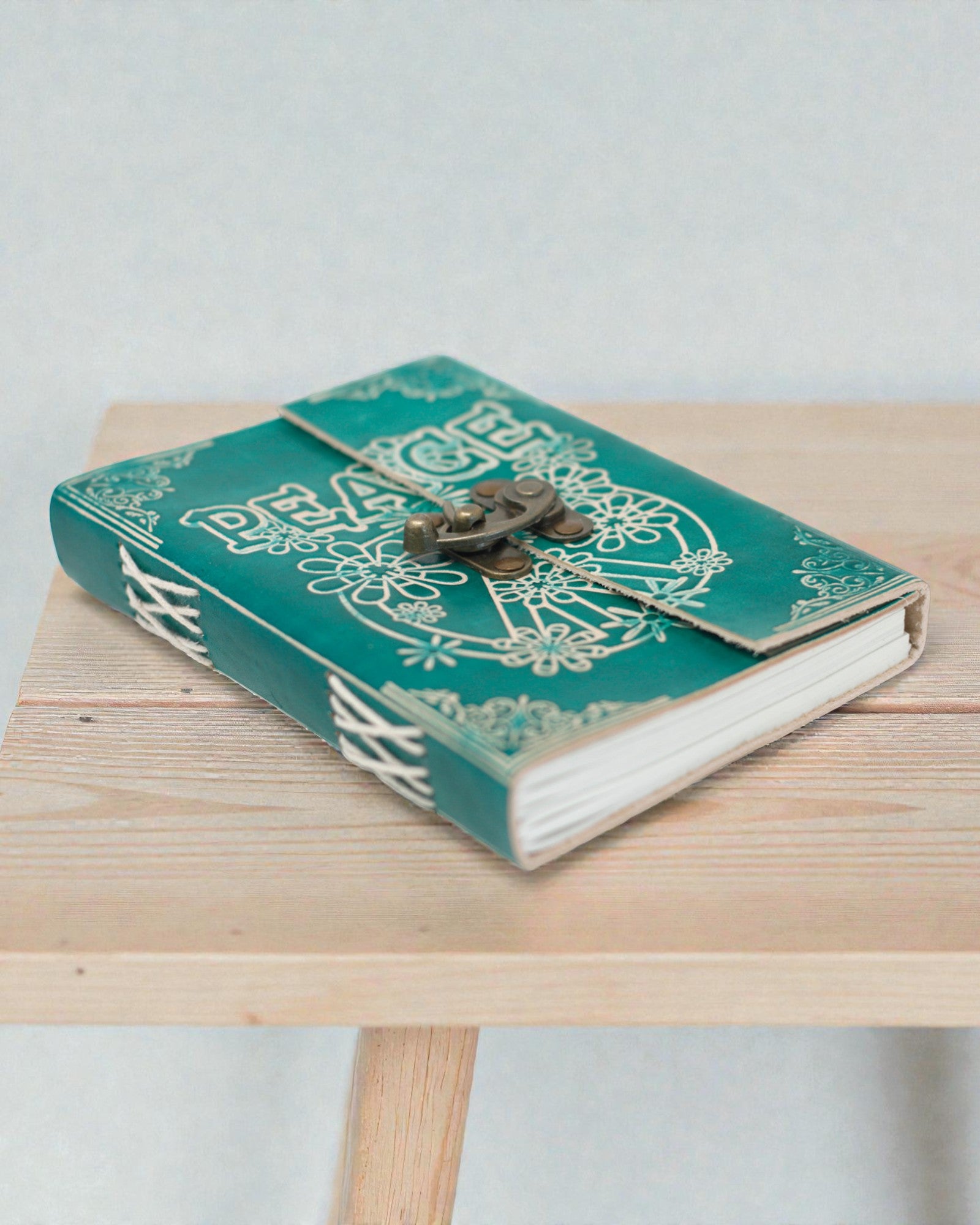 Odinė „Green Peace“ užrašinė su užraktu (18x13 cm)