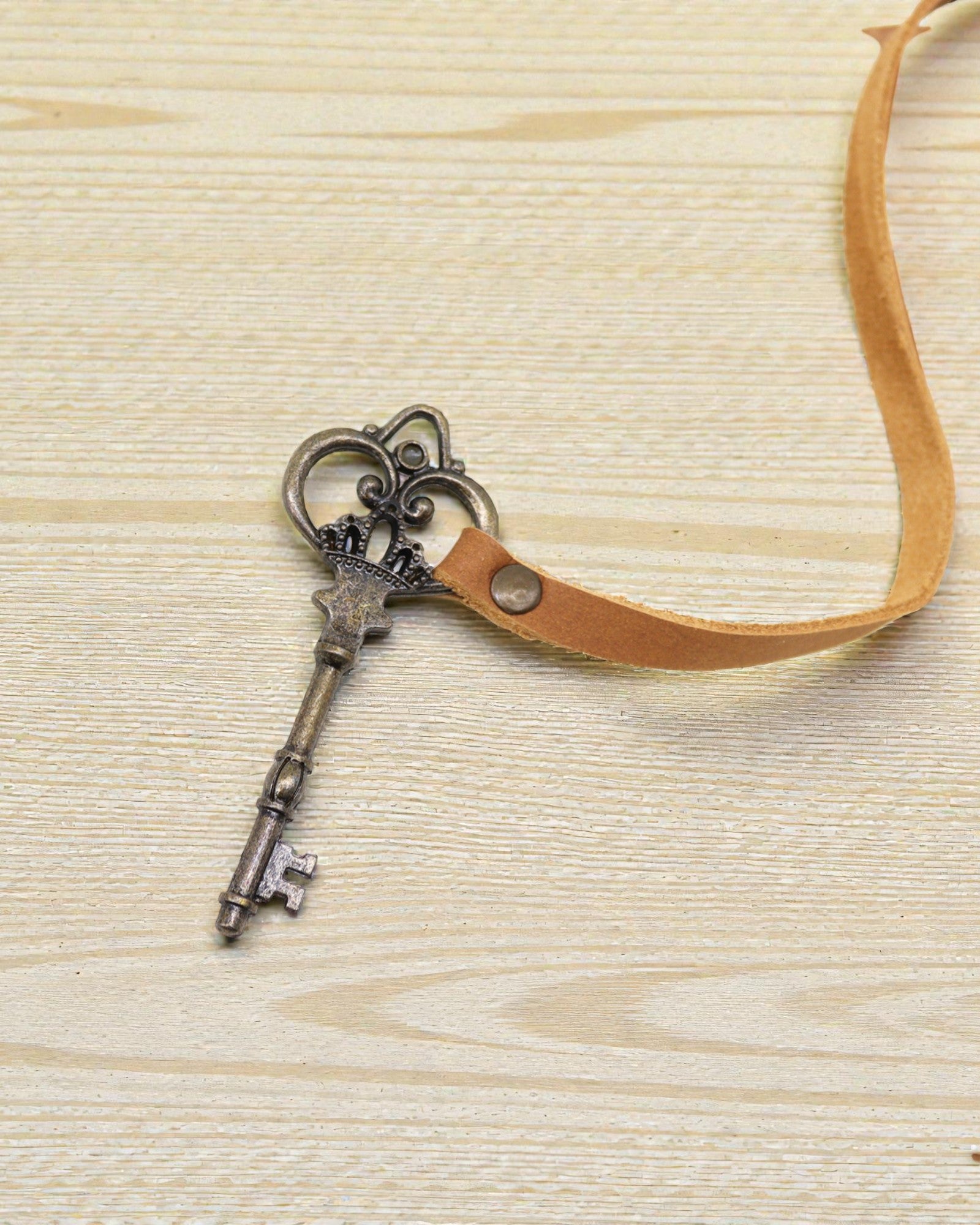 Alyvuotos gelsvai rudos odos ir raktas - 200 puslapių - 13x18cm