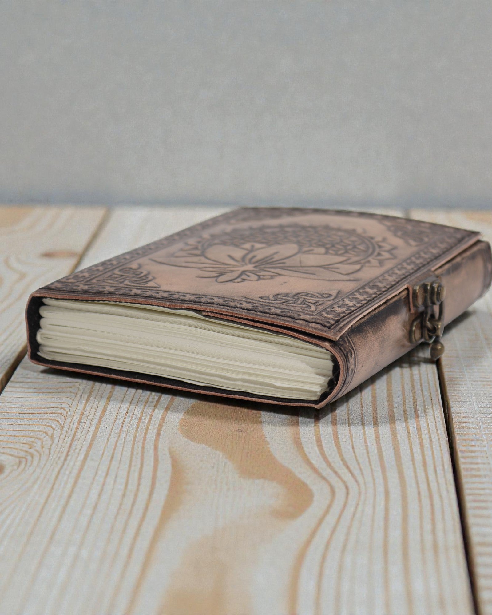 Cuaderno de cuero Loto Mandala Serenidad – Diario esotérico 17,5 × 12,5 cm