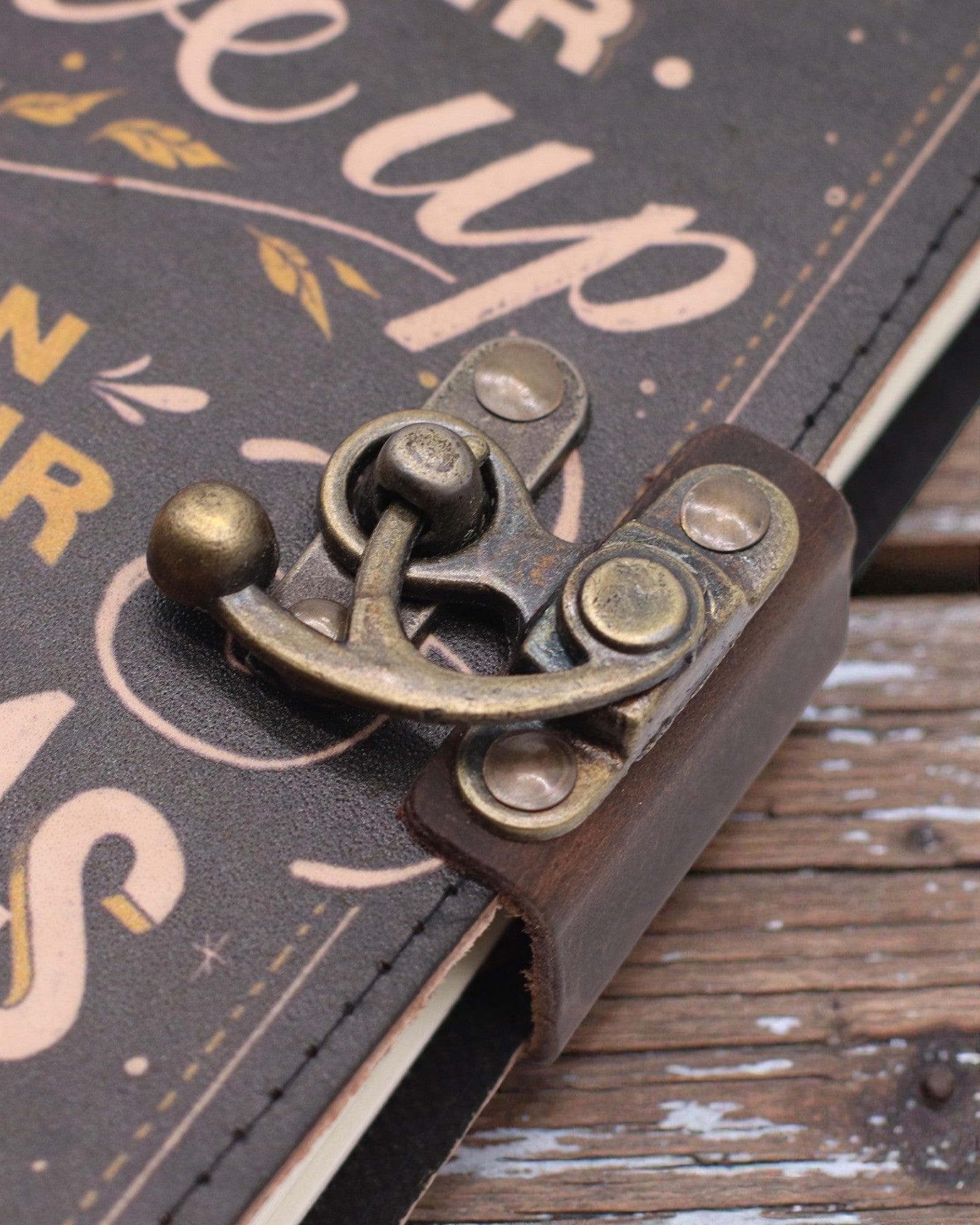 Kožni tiskani bilježnik – Nikada ne odustaj od svojih snova - 17.8×12.7 cm