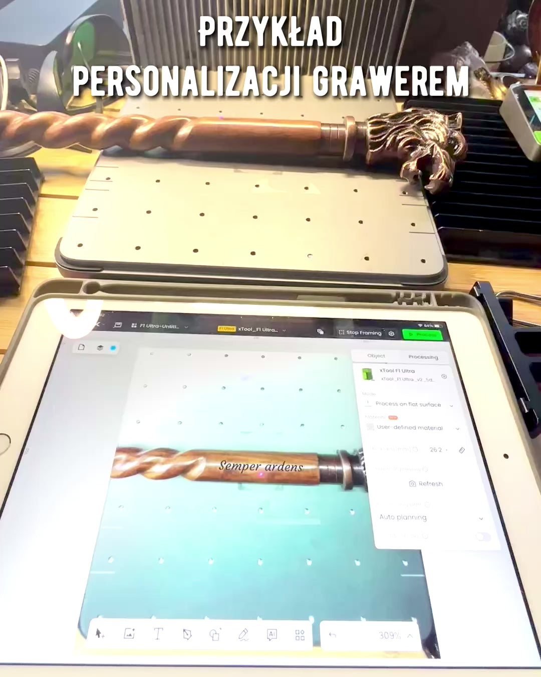 "Wilczy Strażnik" - Baston de mers sculptat manual, din lemn, cu posibilitatea personalizării prin gravură