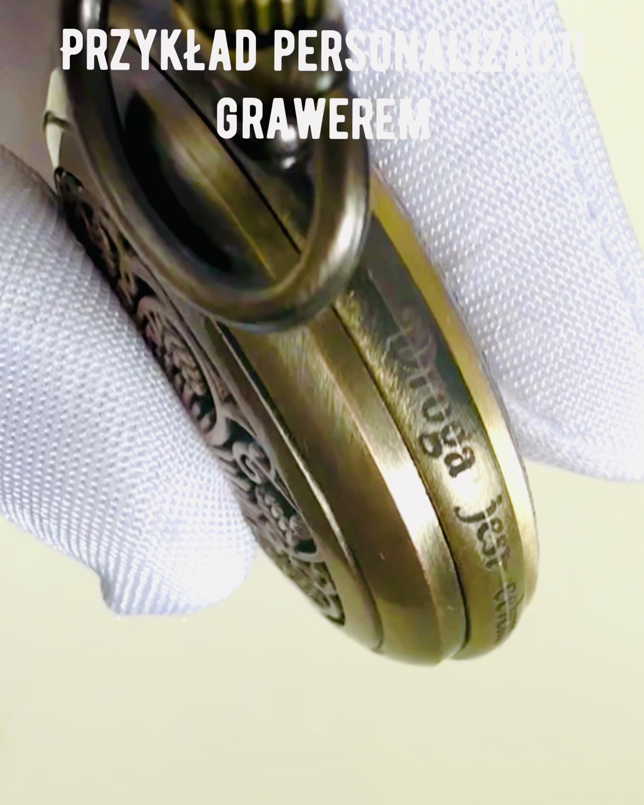 Bússola de Navegação em Estilo Vintage com Padrão Vazado – cor castanho-dourado