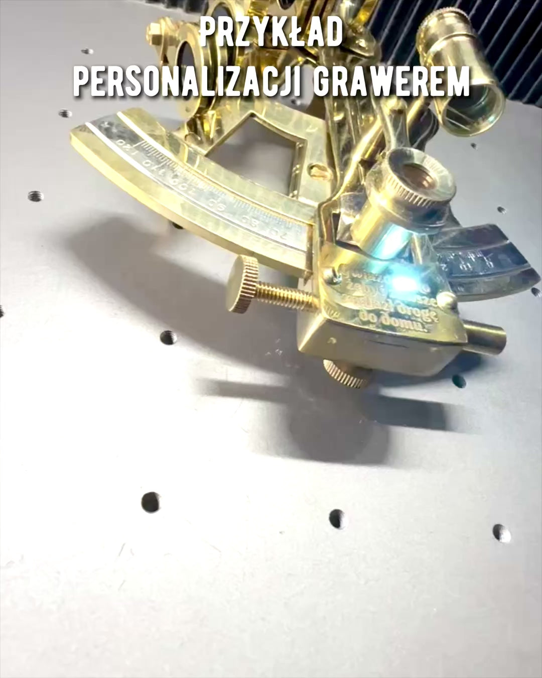 Umělecký sextant zlaté barvy - možnost personalizace gravírováním