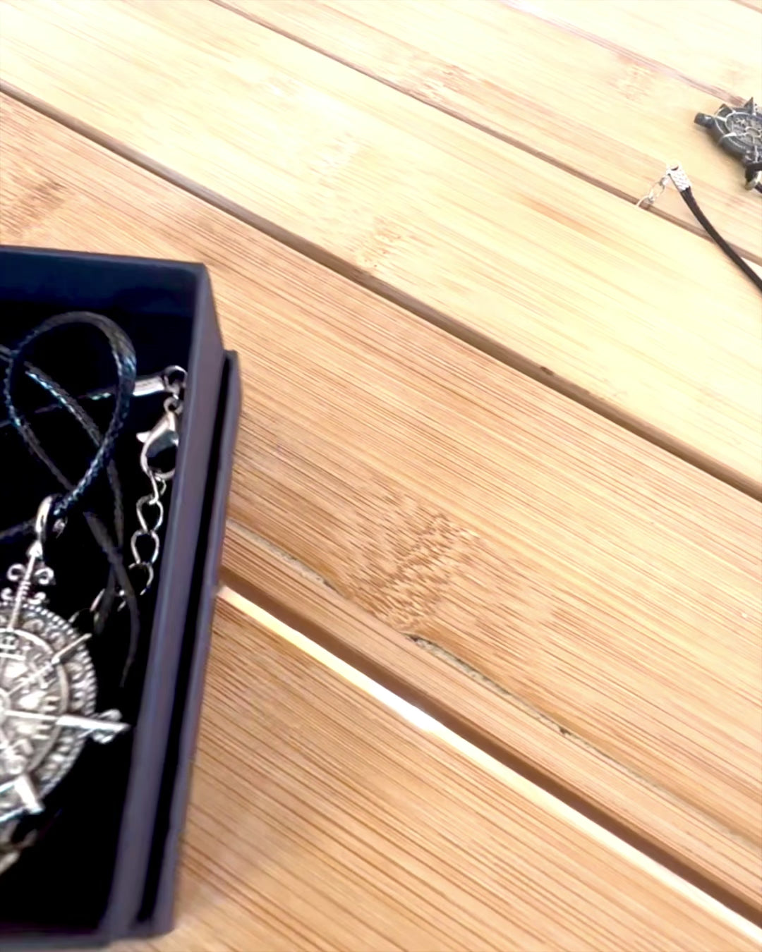 Amuletul Războinicului Nordului - Busola Vikingului, posibilitate de personalizare cu gravură pentru cadou, 2 variante la alegere