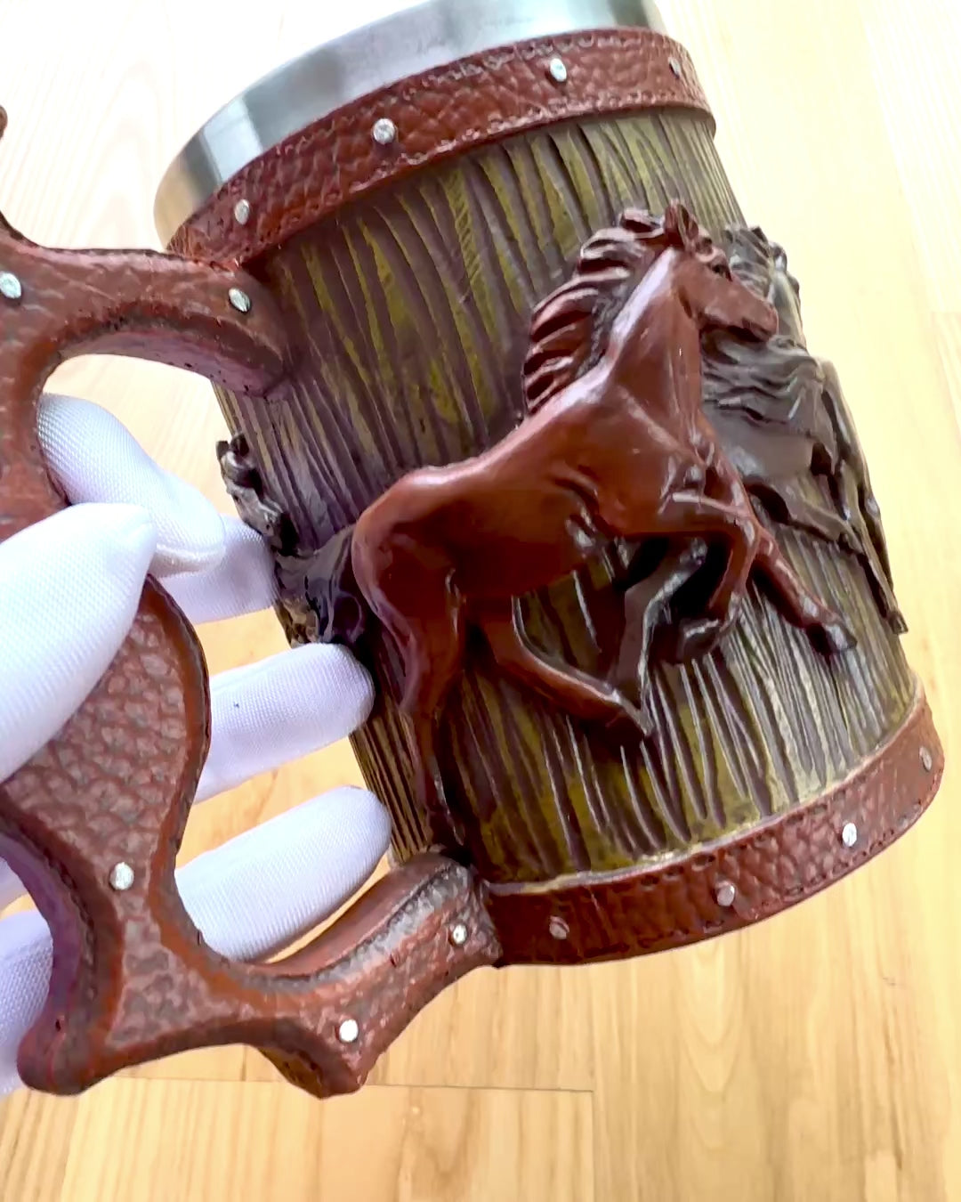 Krūze ar zirgu motīvu, 330 ml, iespēja personalizēt ar gravējumu kā dāvanu