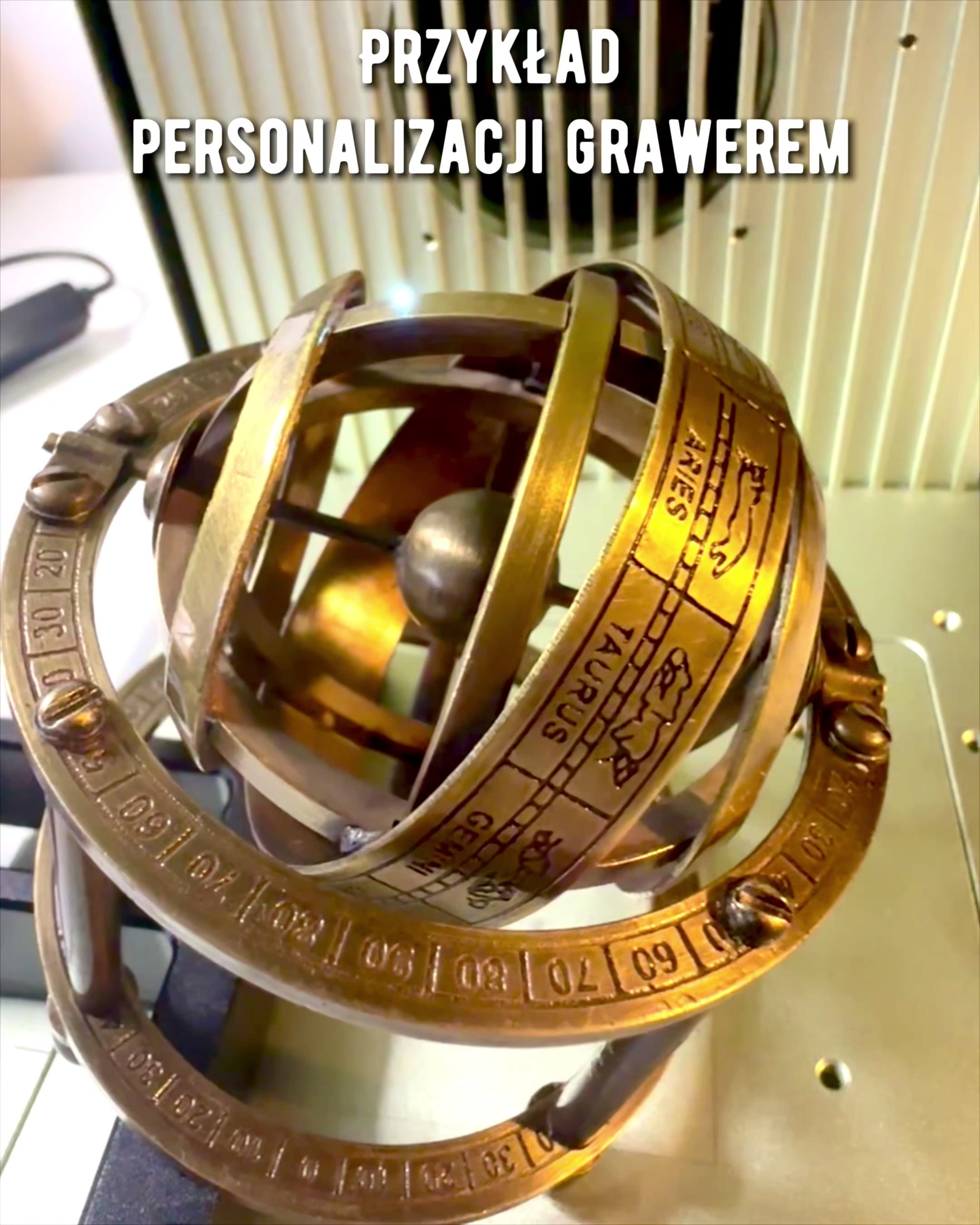 Astronomski sat „Kosmička Harmonija” - mogućnost personalizacije gravurom
