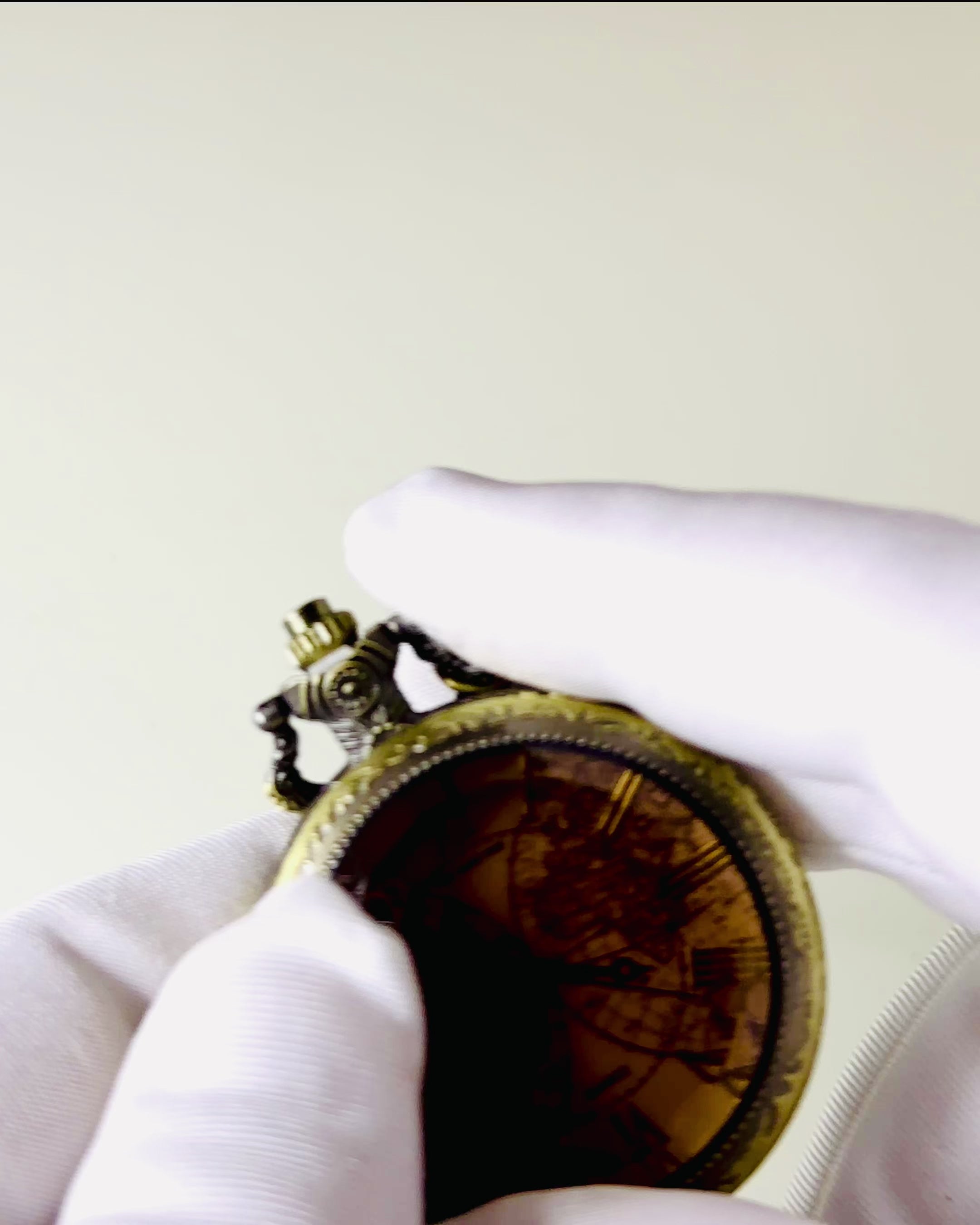 Класичний кварцовий кишеньковий годинник із картою світу – кулон з ланцюжком у вінтажному стилі для неї та для нього, гравірування