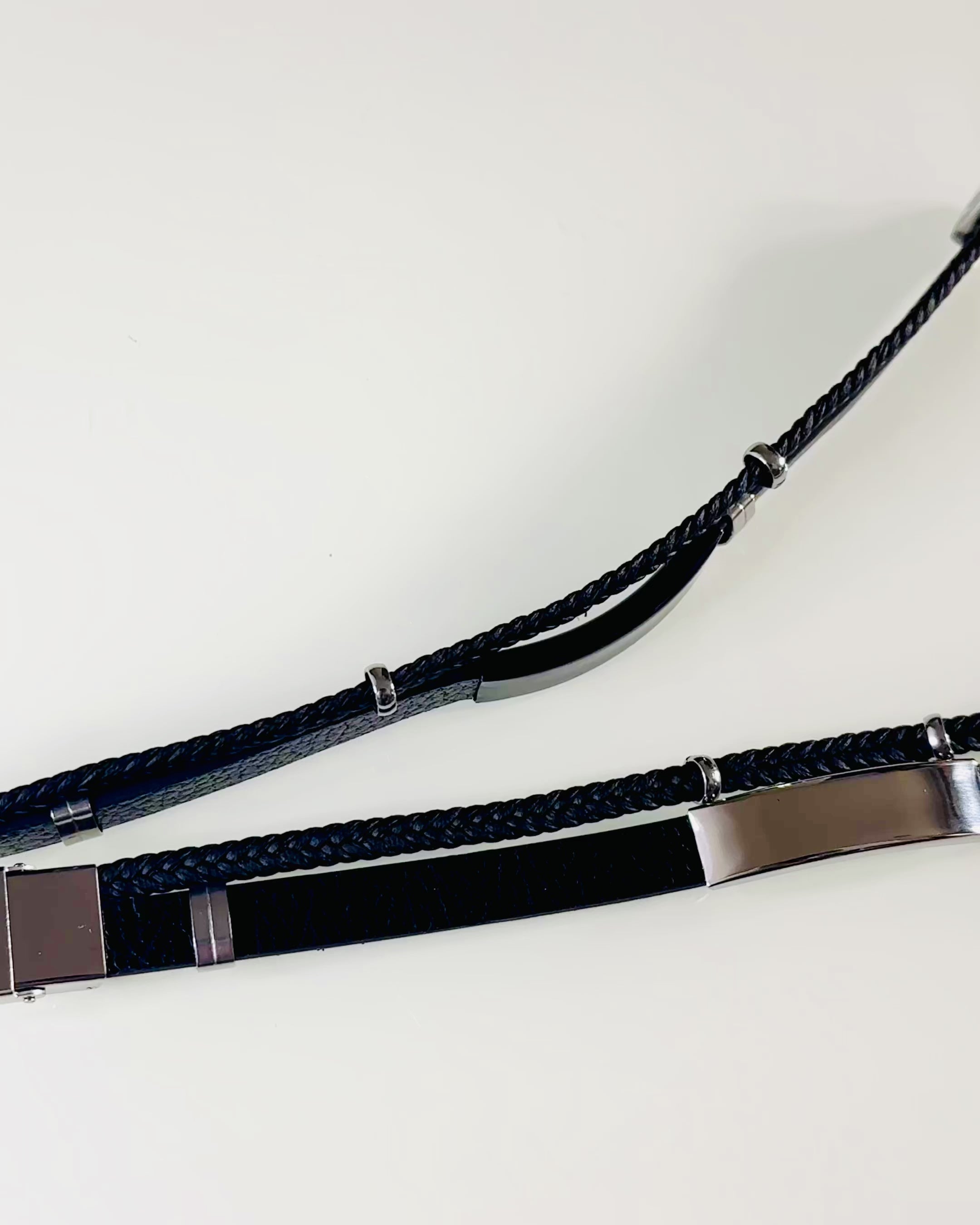 Чоловічий браслет з PU шкіри та нержавіючої сталі з можливістю гравіювання – доступний у двох кольорових варіантах