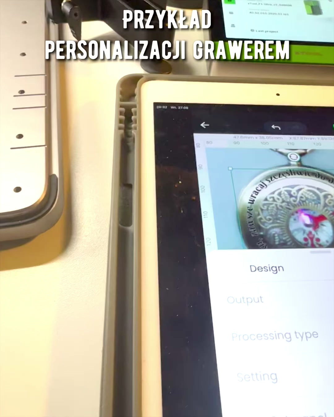 Bússola de Navegação em Estilo Vintage com Padrão Vazado – cor castanho-dourado