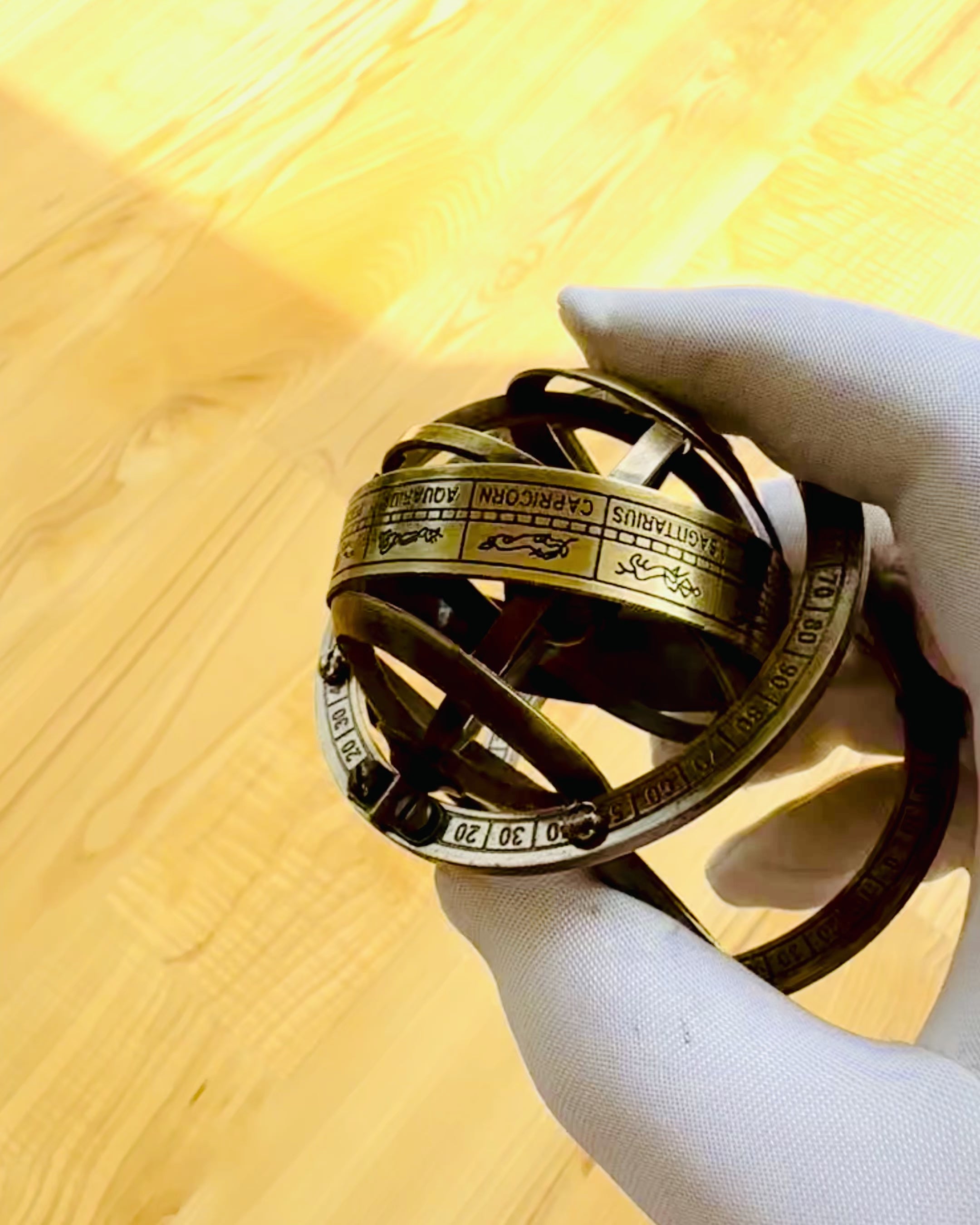 Astronomski sat „Kosmička Harmonija” - mogućnost personalizacije gravurom