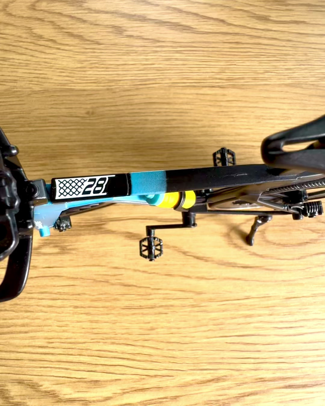 Мініатюрна Модель Тріатлонного Велосипеда „SpeedStorm 1.2” персоналізація гравіюванням на подарунок