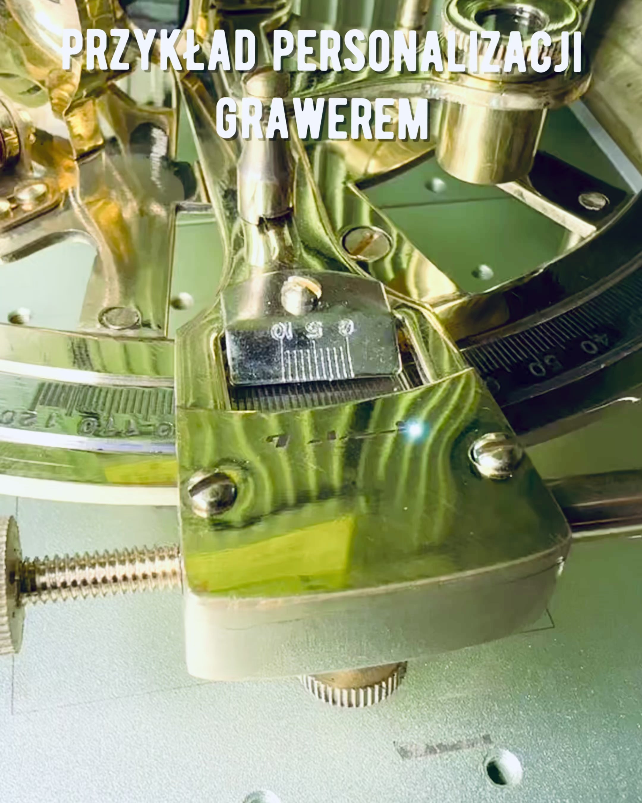 Umělecký sextant zlaté barvy - možnost personalizace gravírováním