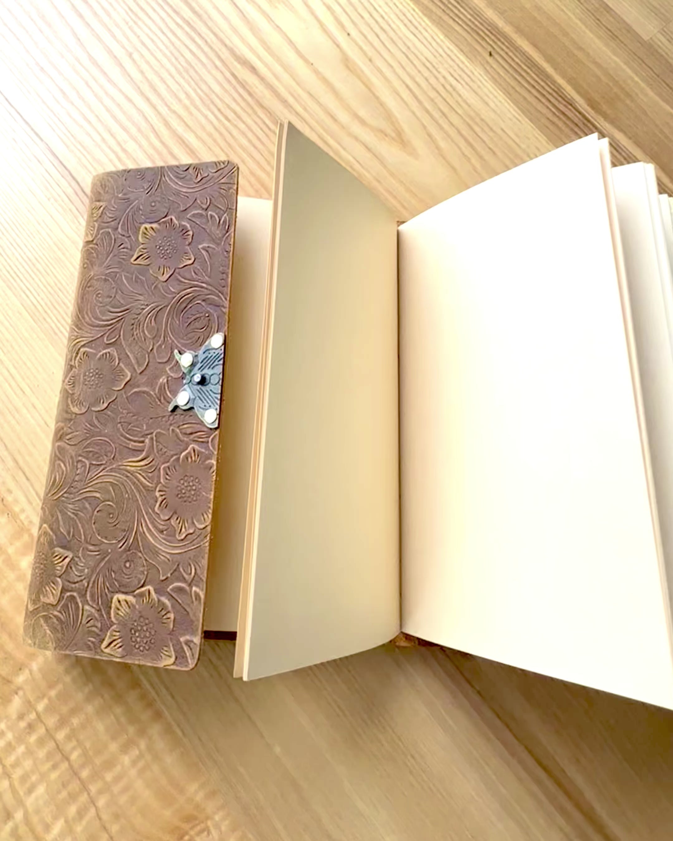 Luxusní retro zápisník s koženým obalem - "Vintage Elegance", 480 stran, možnost personalizace gravírováním