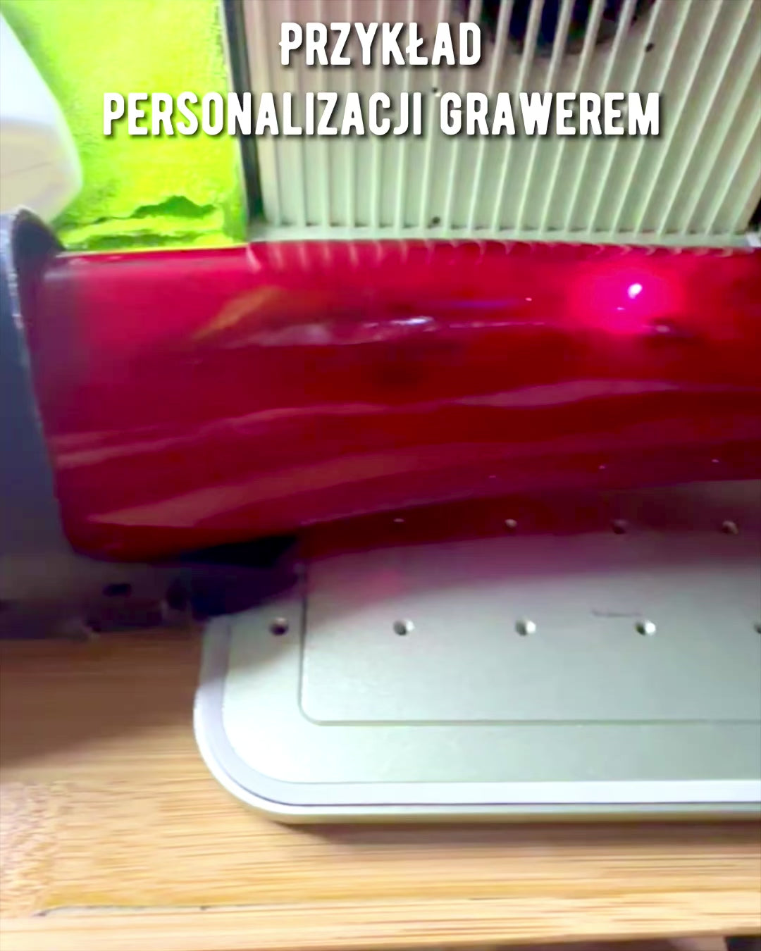 Válečnický rohový hrnek - Červený - s možností personalizace gravírováním
