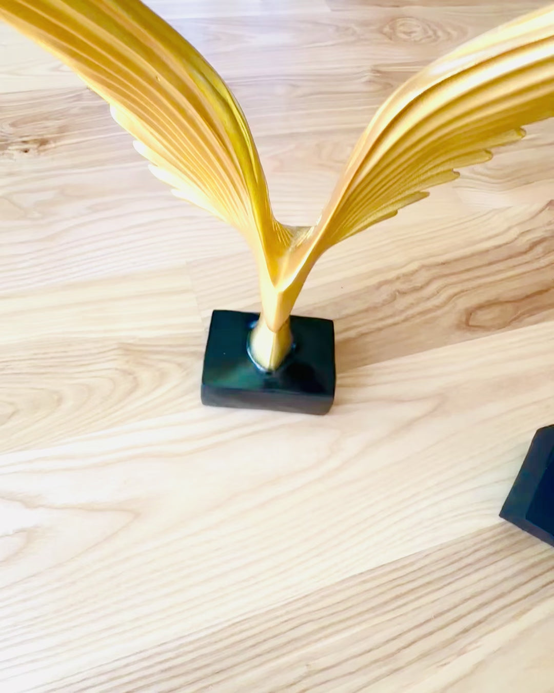 Figurină Elegantă Aripi de Îngeri 33 cm înălțime – "Gardienii Înaripați", posibilitate de personalizare cu gravură pentru cadou, personalizare, 3 variante de culoare