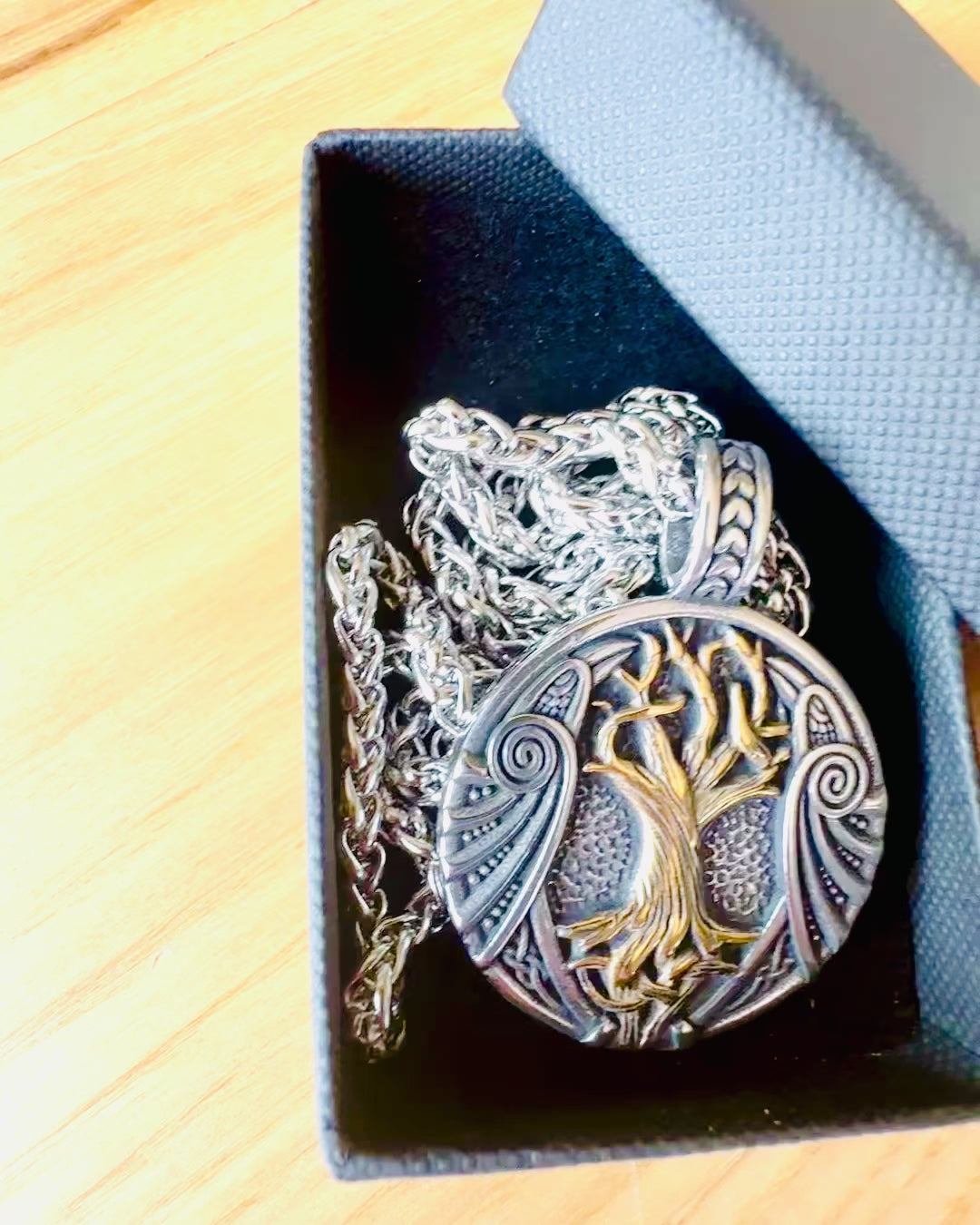 Намисто "Дерево Життя" з нержавіючої сталі з персоналізацією, з символом Aegishjalmur (Шолом Жаху)