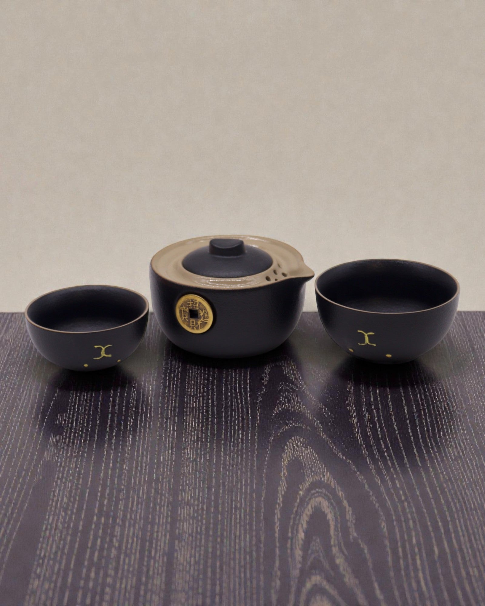 Black Lucky Cat – Tea Set with 2 Cups (Black)