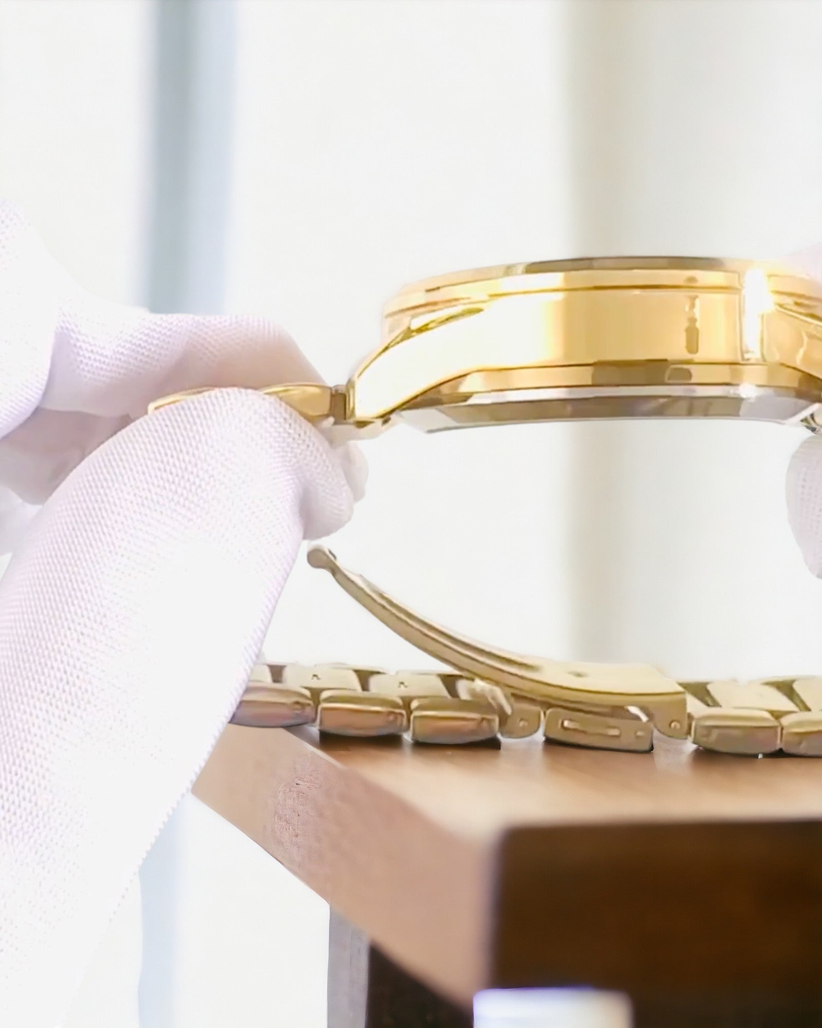 Muški sportski sat s dvostranim, prozirnim kvarcnim mehanizmom i narukvicom od aluminija – idealan za poklon. Personalizacija gravurom