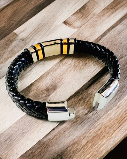Pulseira Hip Hop Moderna para Homens com Gravação Personalizada e Fecho Magnético – Escolha o Estilo com Acabamentos em Prata ou Ouro, 22cm Couro PU