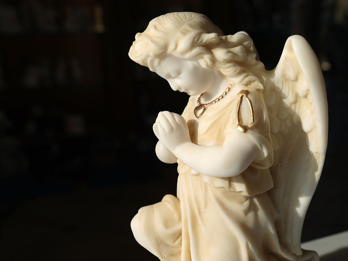 Alabastrový modlící se anděl - figurka z alabastru 25cm s možností personalizace gravírováním