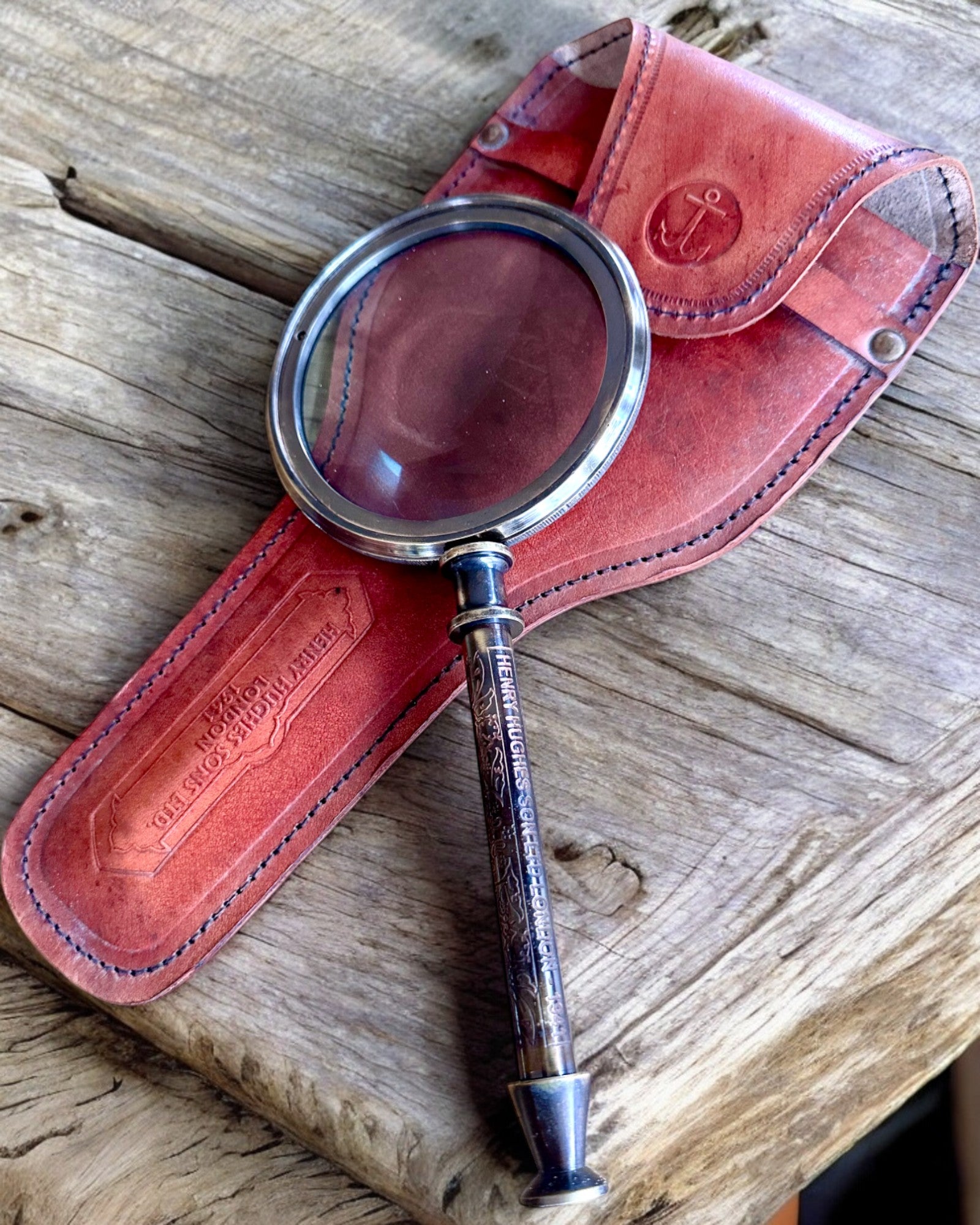 Lupa de Latón Navigator 1941 con Estuche de Cuero – Hecha a Mano, Premium, posibilidad de personalización para regalo