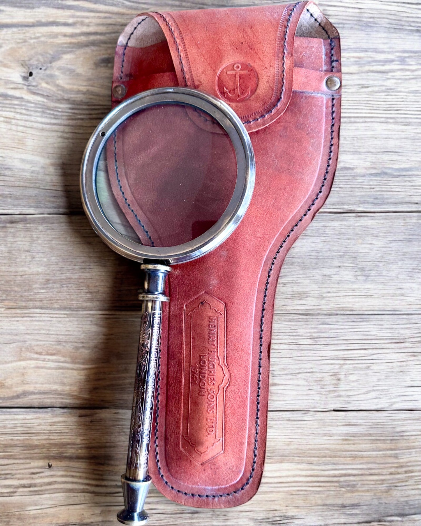 Lupa de Latón Navigator 1941 con Estuche de Cuero – Hecha a Mano, Premium, posibilidad de personalización para regalo