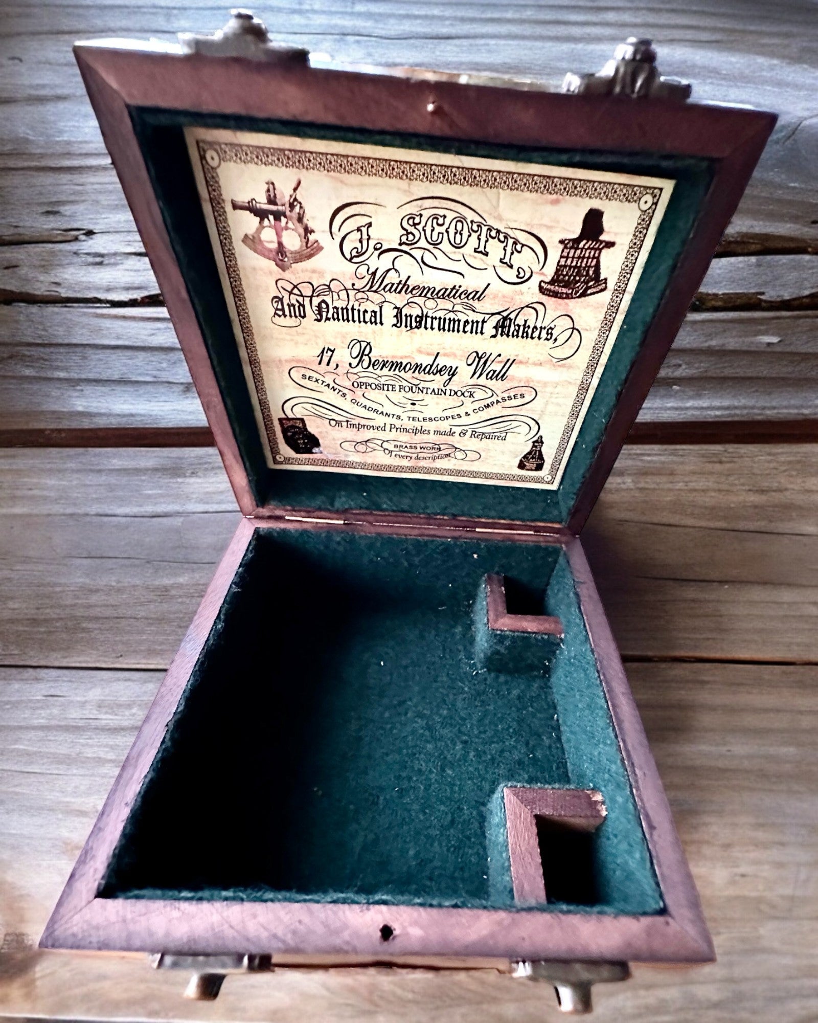 Velká dřevěná krabice na sextant nebo prémiový kompas "Mariner's Legacy" s možností gravírování