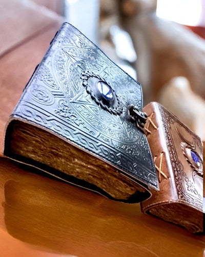 Premium Journal, Antique Design, Leather Notebook "Magic Chronicle" 200 pages, 2 options to choose from, personalization with engraving