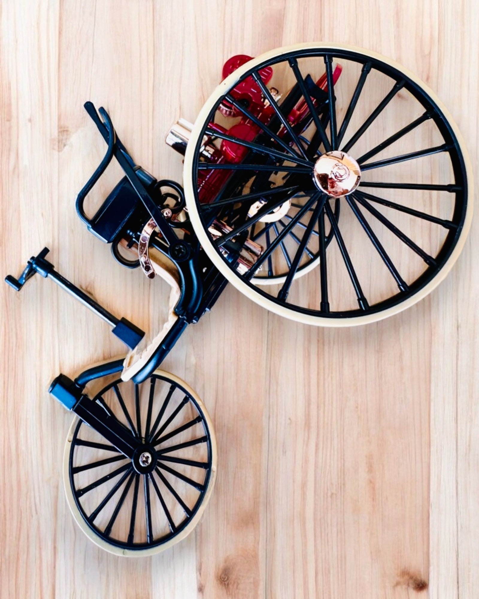 Retro Trīsriteņu Benz Patent-Motorwagen - Kolekcijas Modelis, personalizācija ar gravējumu dāvanai