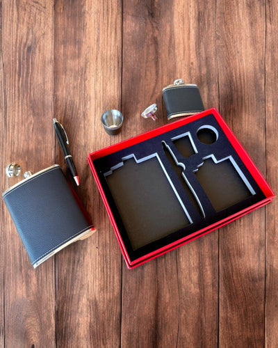"Stylish Gentleman" Flask Set - customizable with engraving for a gift