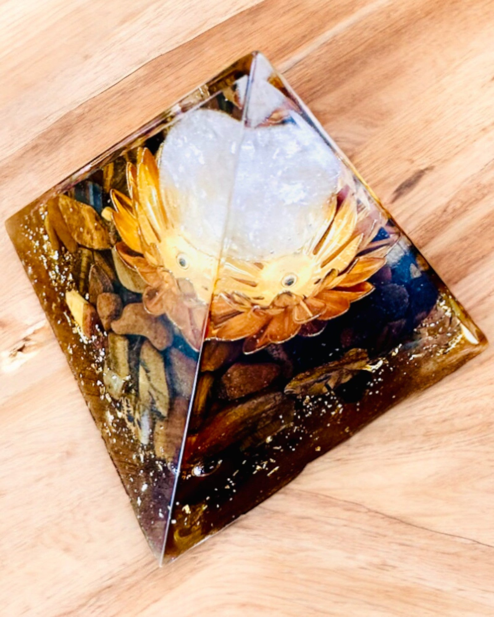 Pirâmide de Cristal da Prosperidade da Bola de Cristal da Sorte, Pedra Olho de Tigre, Lótus de Cobre