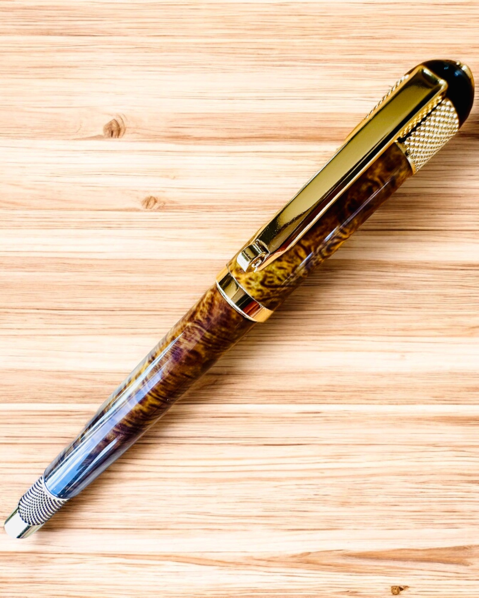 Elegantní pero "Majestic" s možností personalizace jako dárek, na výběr ze 2 barevných variant