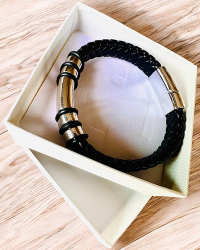 Modna Hip Hop Narukvica za Muškarce s Graviranjem po Narudžbi i Magnetskom Kopčom – Odaberite Stil sa Srebrnim ili Zlatnim Akcentima, 22cm PU Koža