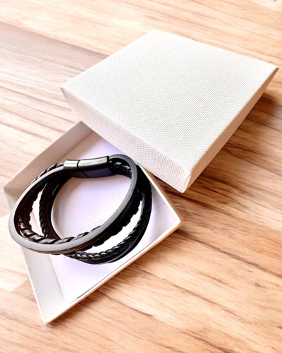 "StyleTwist" Bracelet with Personalized Engraving